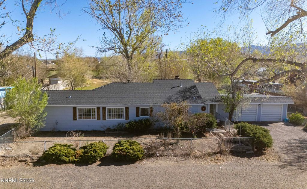 Photo of 940 Curtis Place, Fernley, NV 89408 (MLS # 260003940)