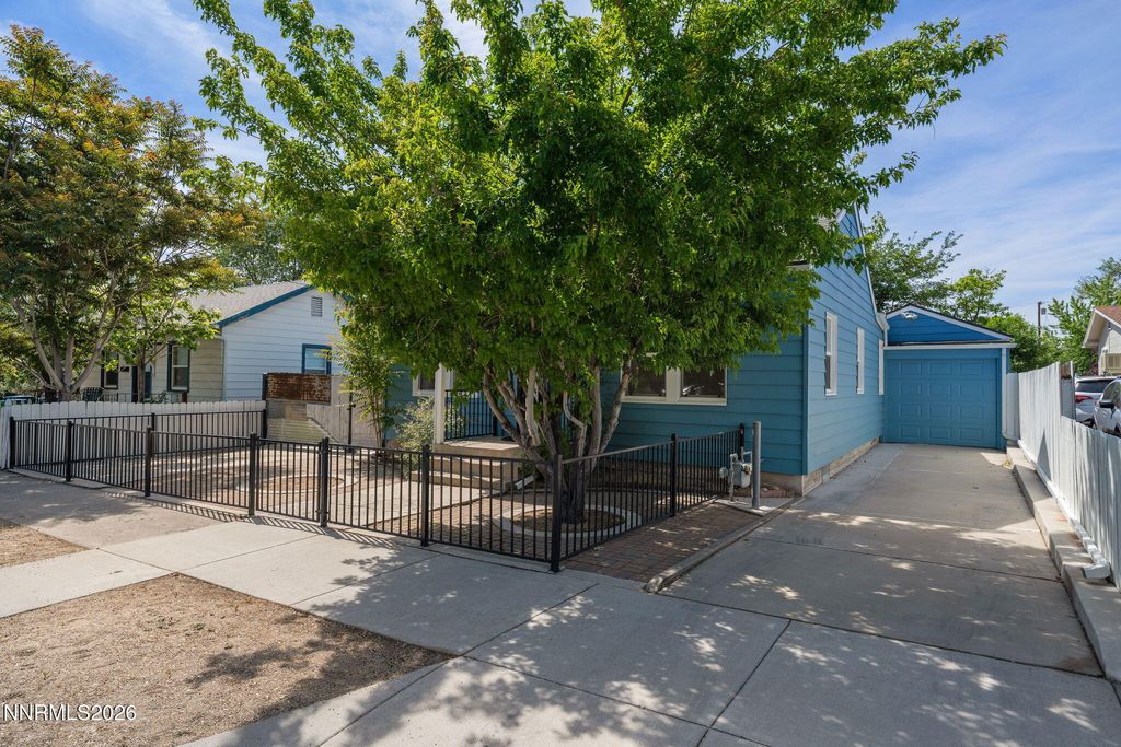Photo of 512 Burns Street, Reno, NV 89502 (MLS # 260006520)