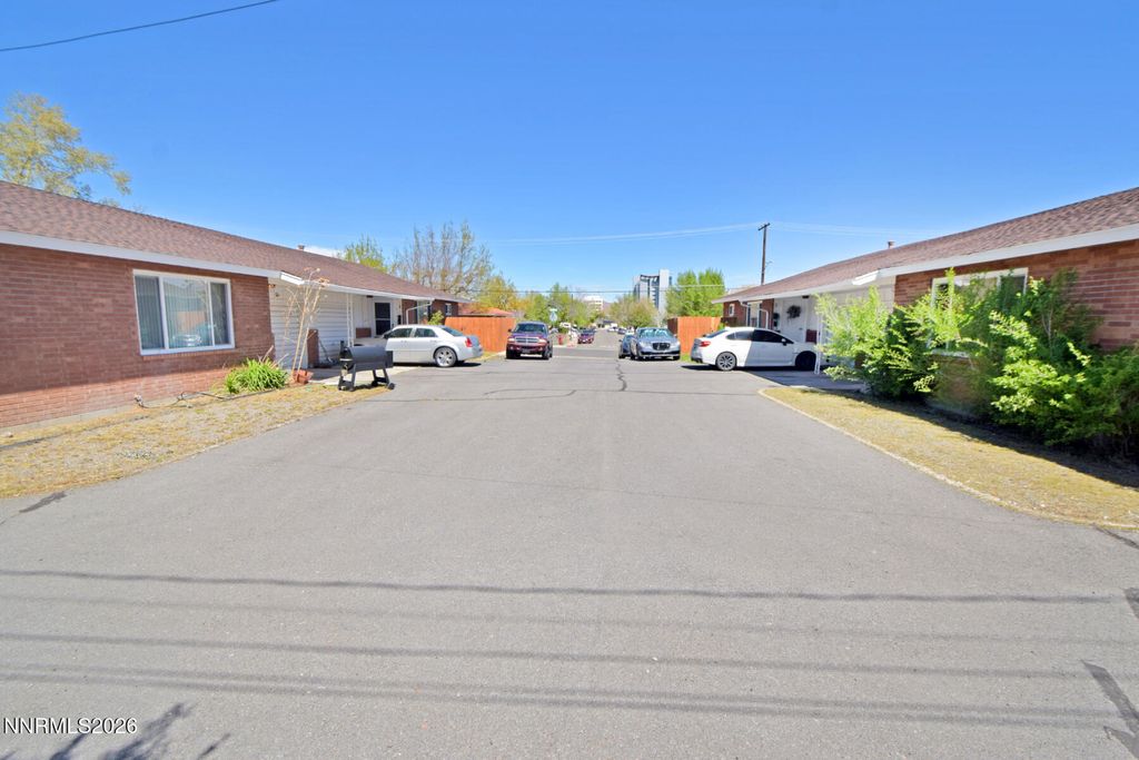 Photo of 998 Roberts Street, Reno, NV 89502 (MLS # 260004030)