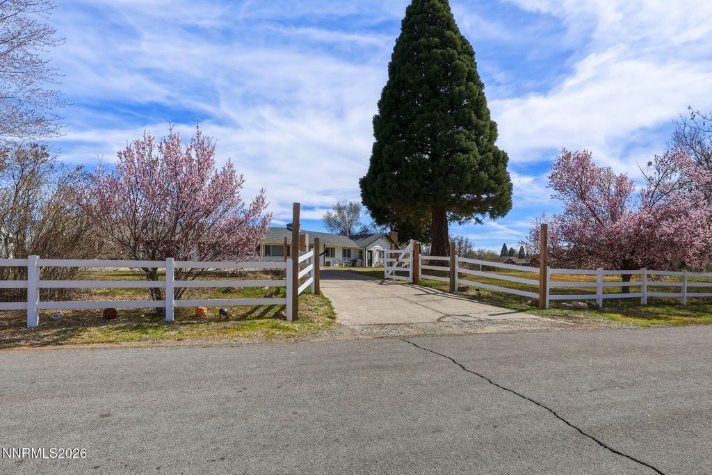 Photo of 500 Sierra Manor Drive, Reno, NV 89511 (MLS # 260003066)