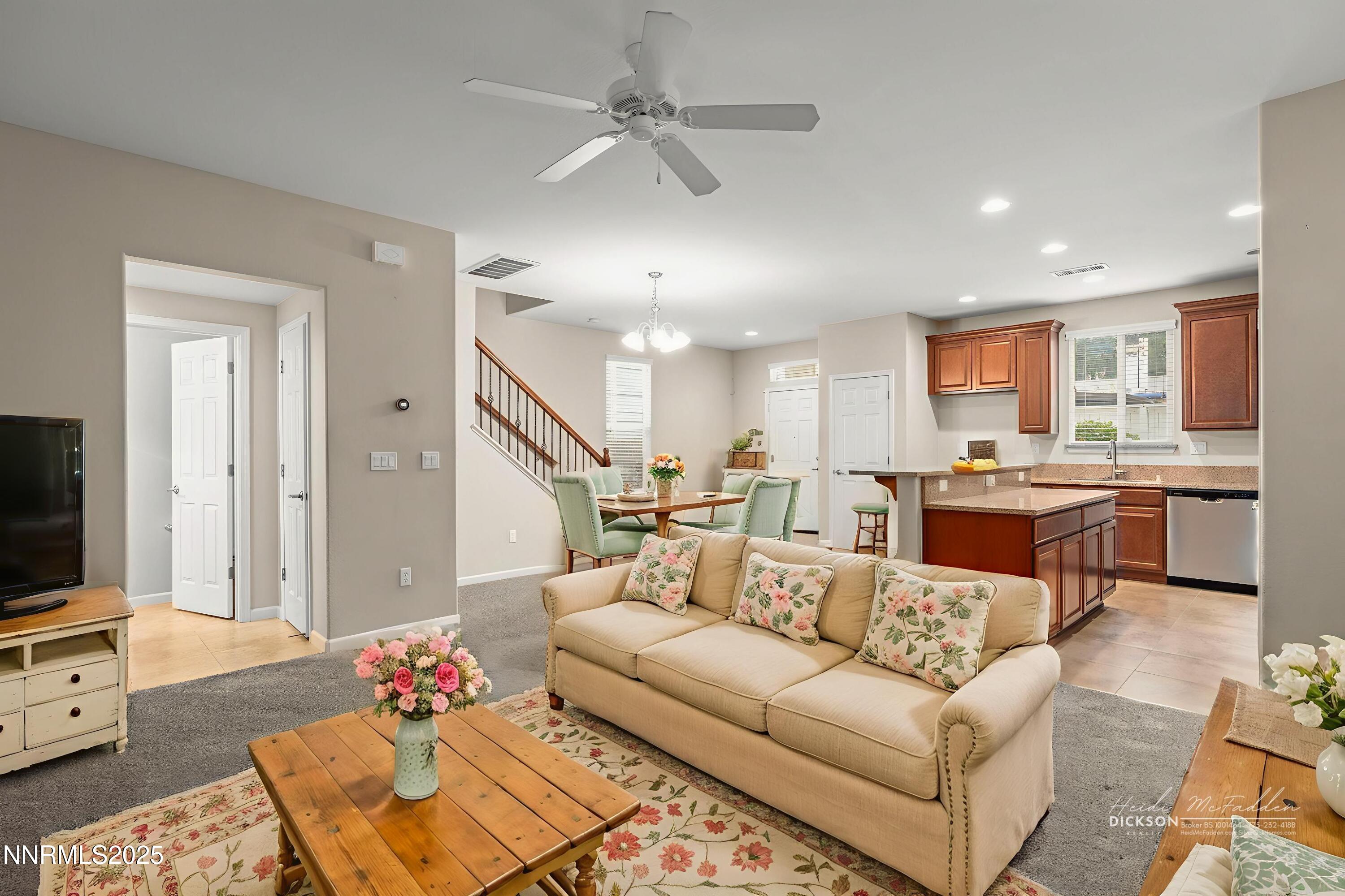 7-web-or-mls-_DSC0337 - Living Room - Fa