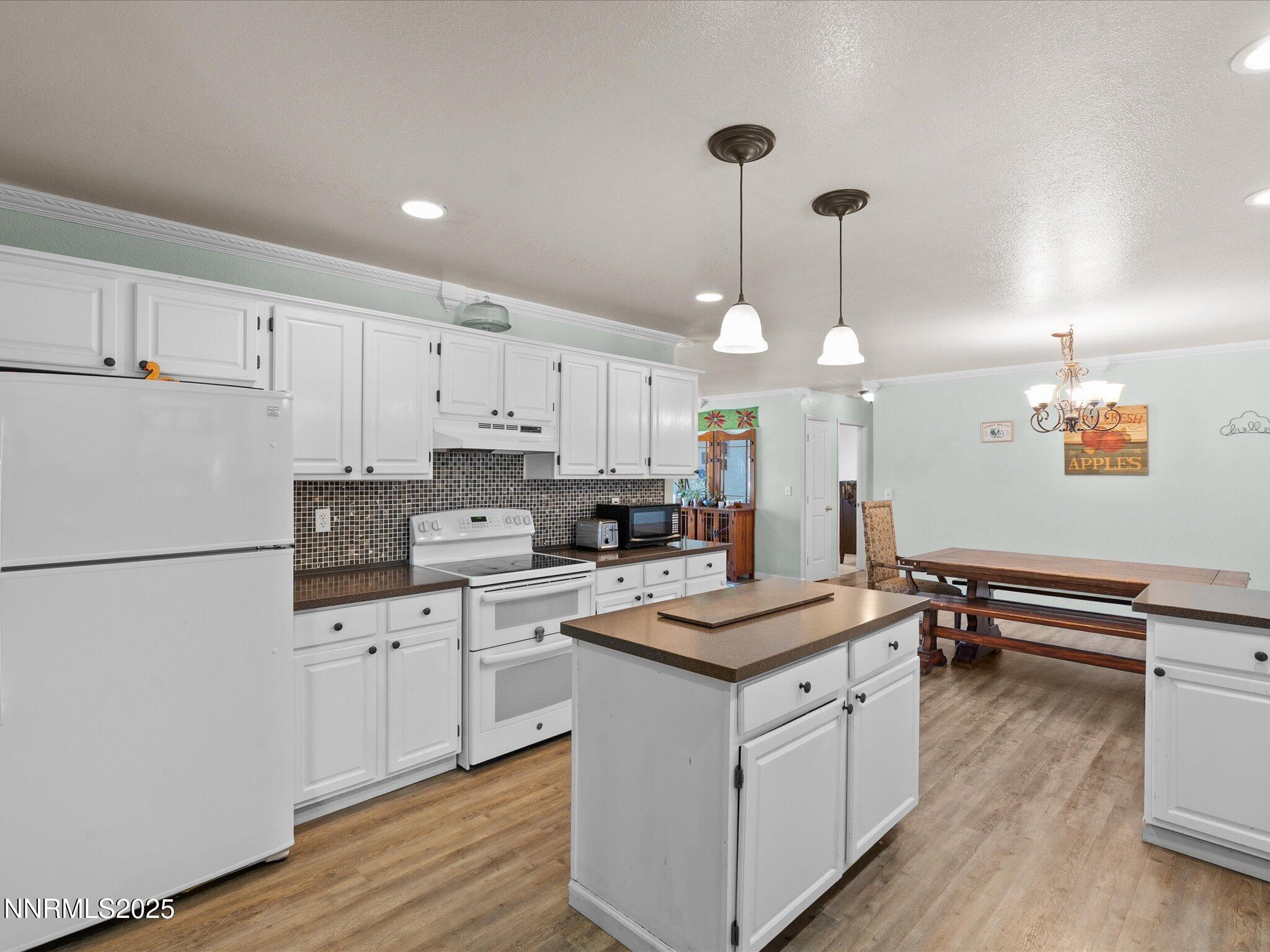 17-2830 Country Club Dr-116