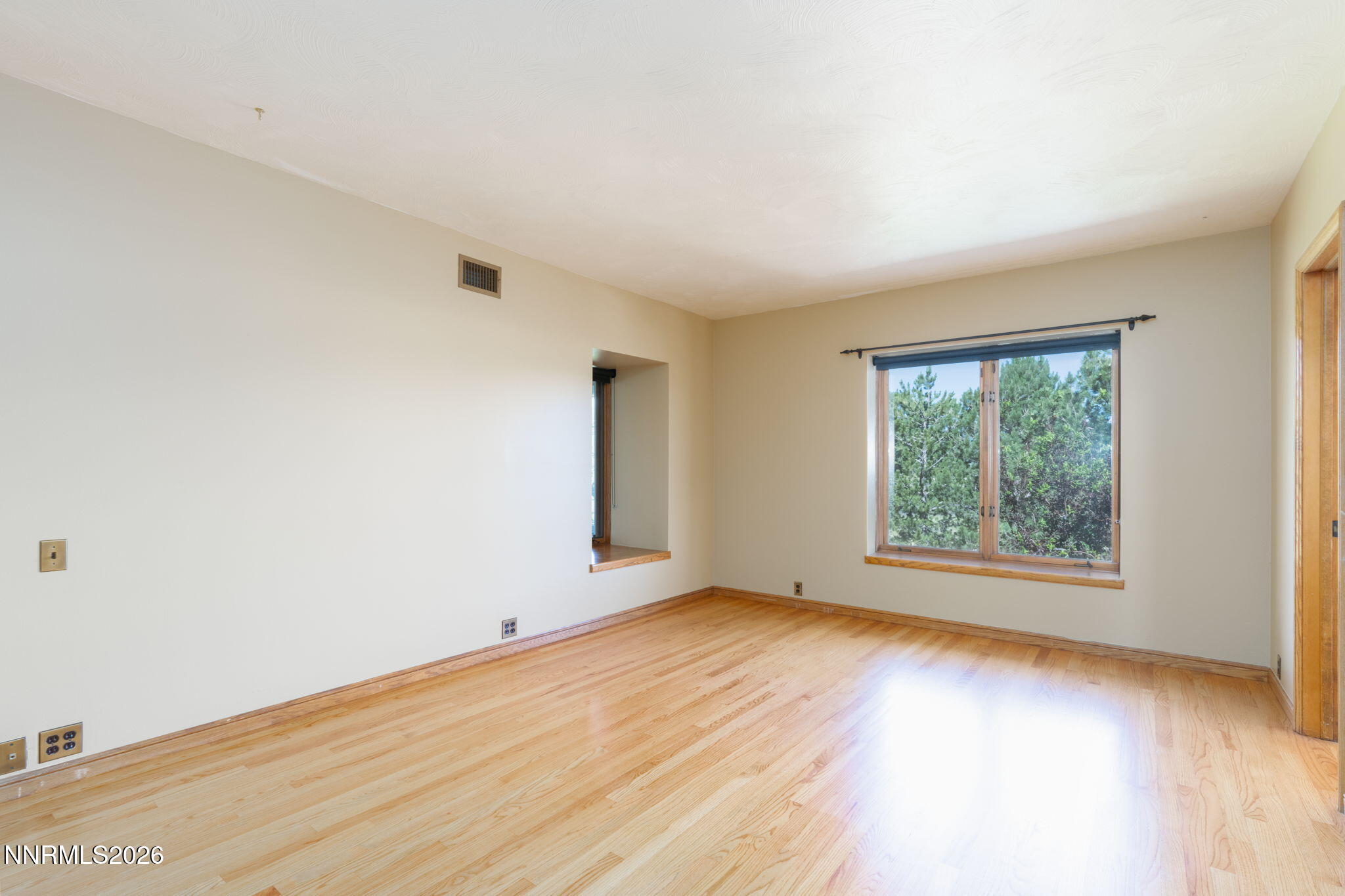 77-web-or-mls-380 Genoa Ln-77
