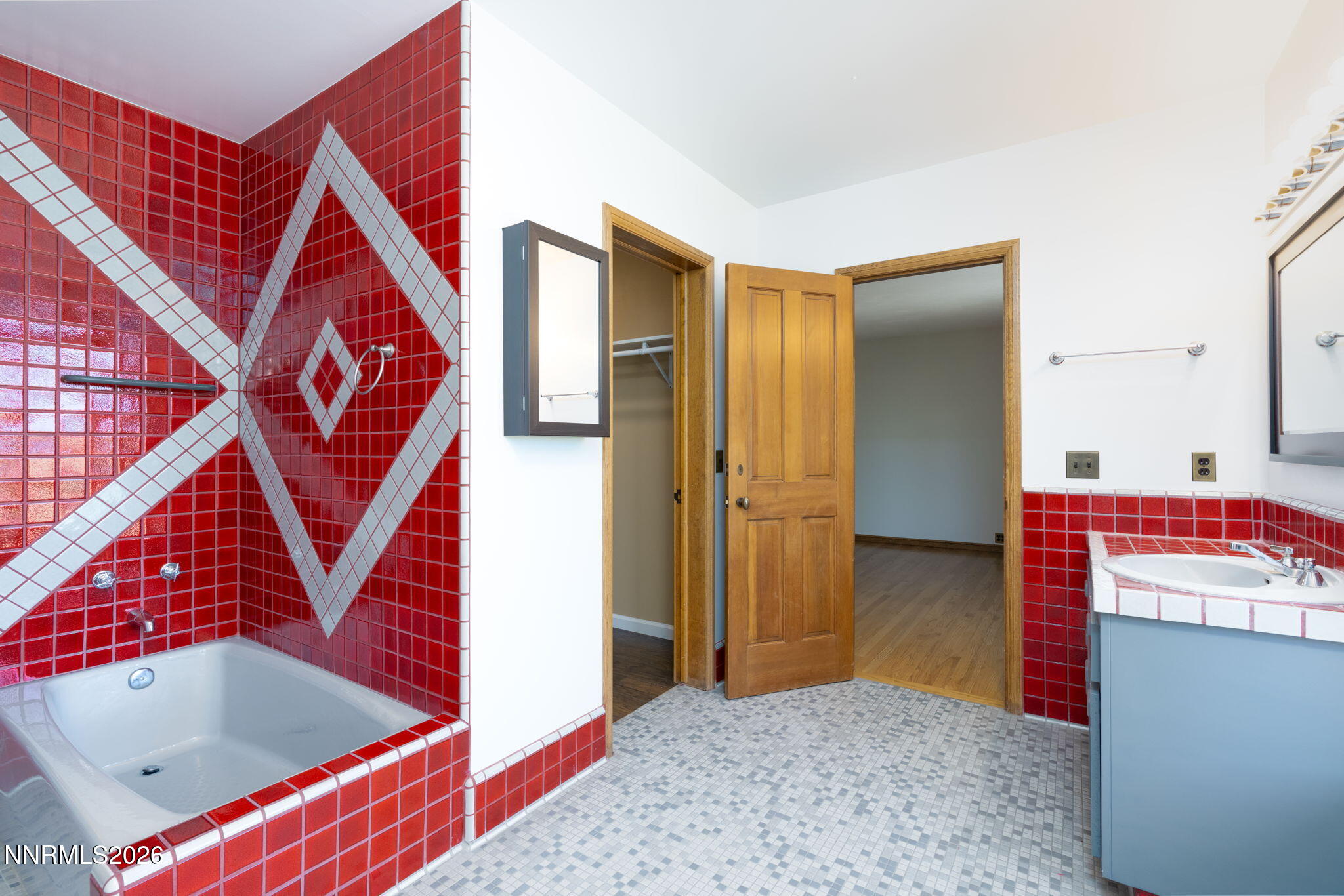 73-web-or-mls-380 Genoa Ln-73