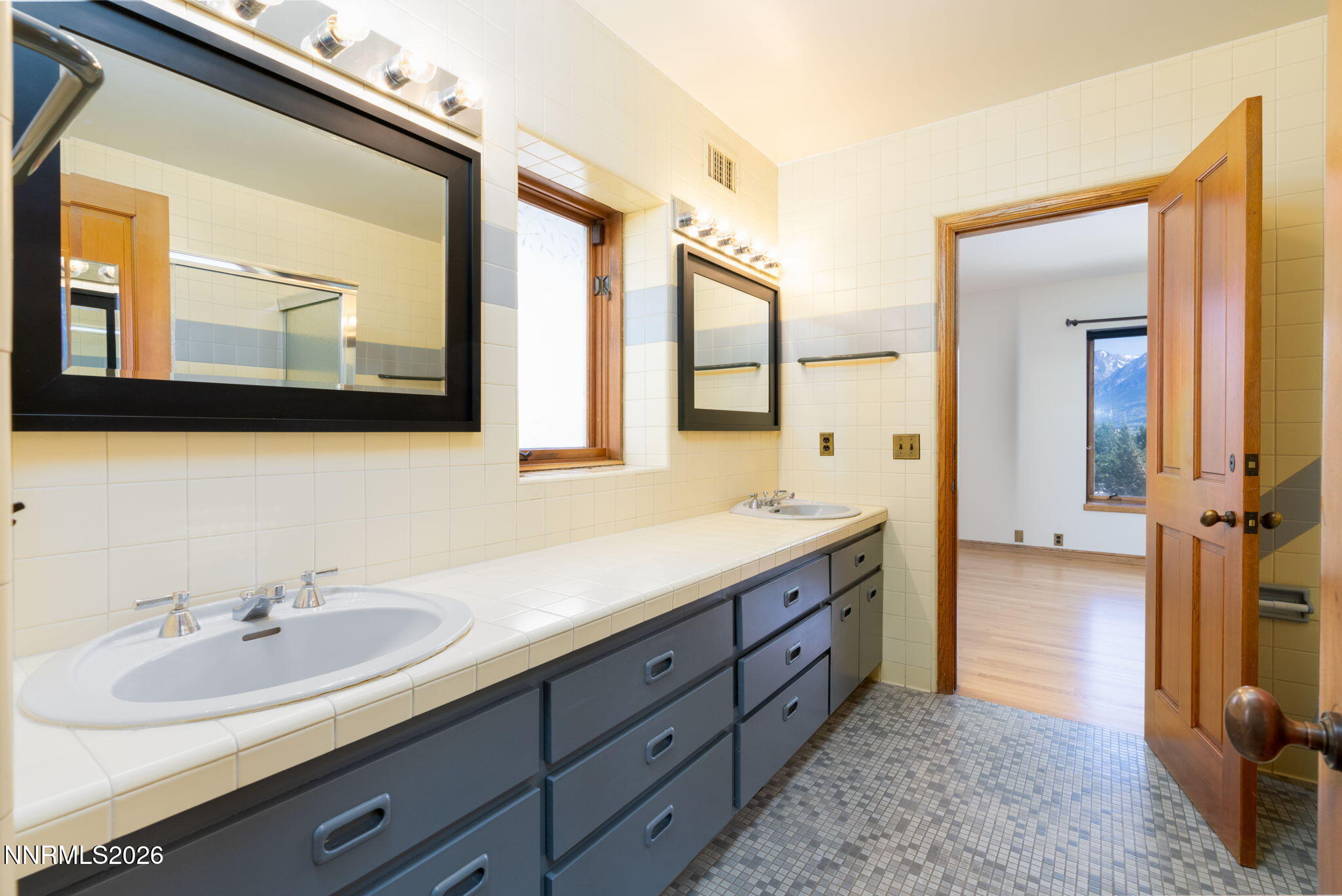 78-web-or-mls-380 Genoa Ln-78