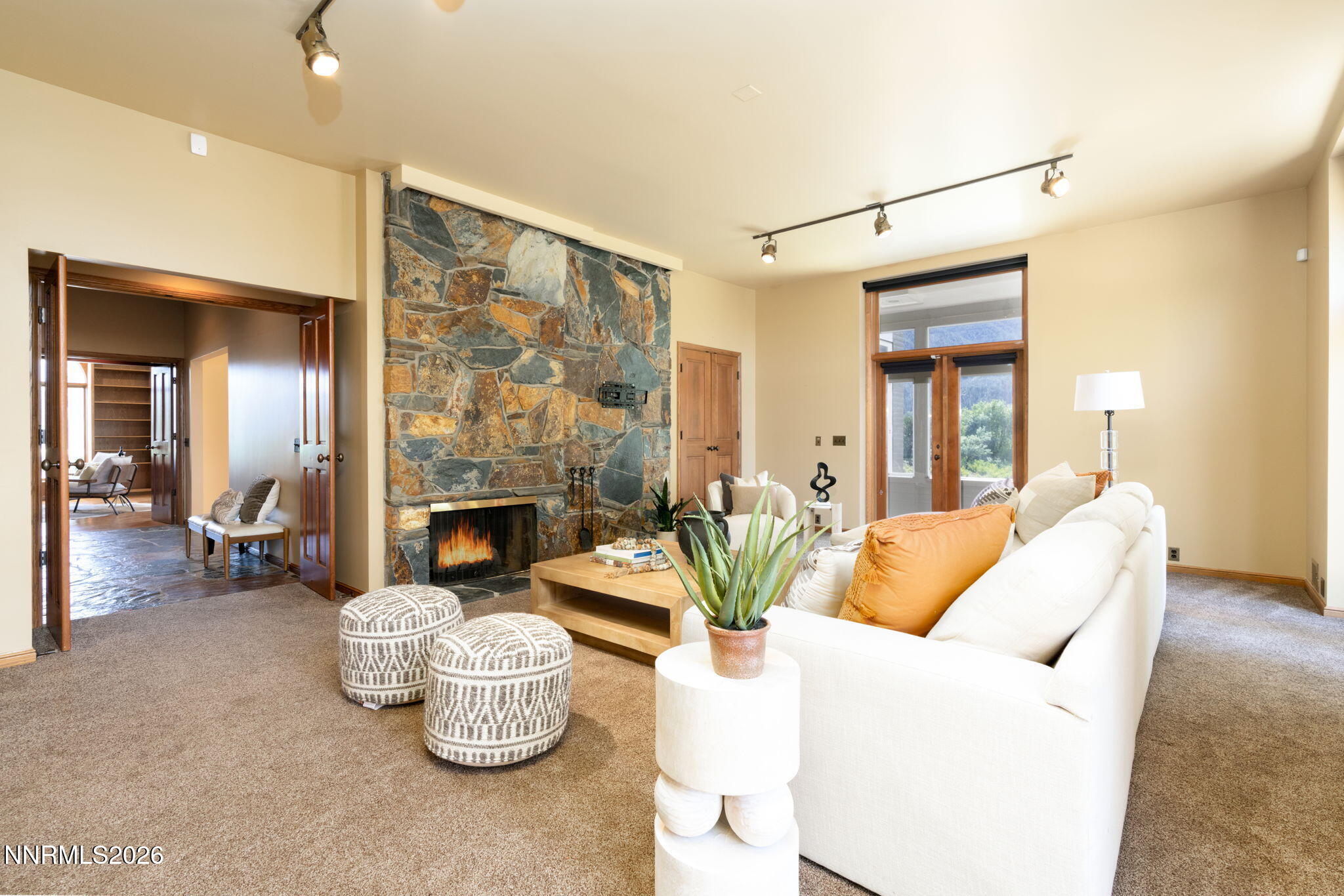 39-web-or-mls-380 Genoa Ln-39