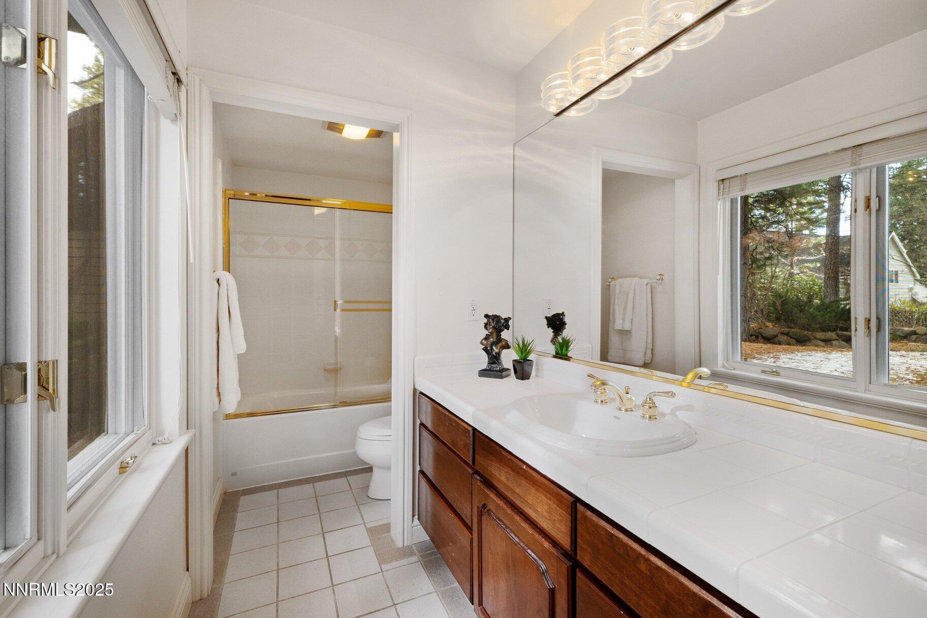 022_38-print-771_lakeshore-31_395