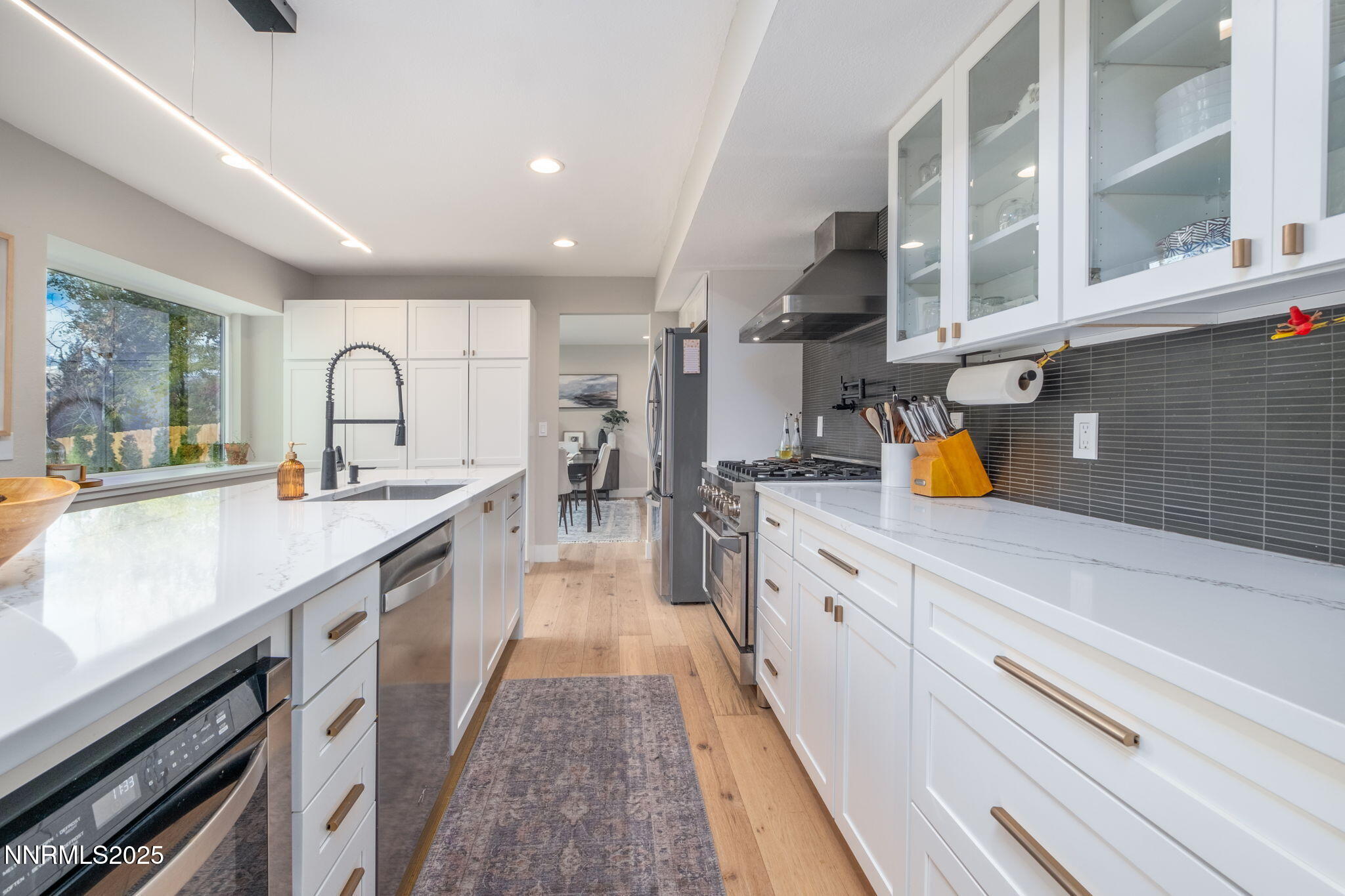 41-web-or-mls-3390 Thornhill-22