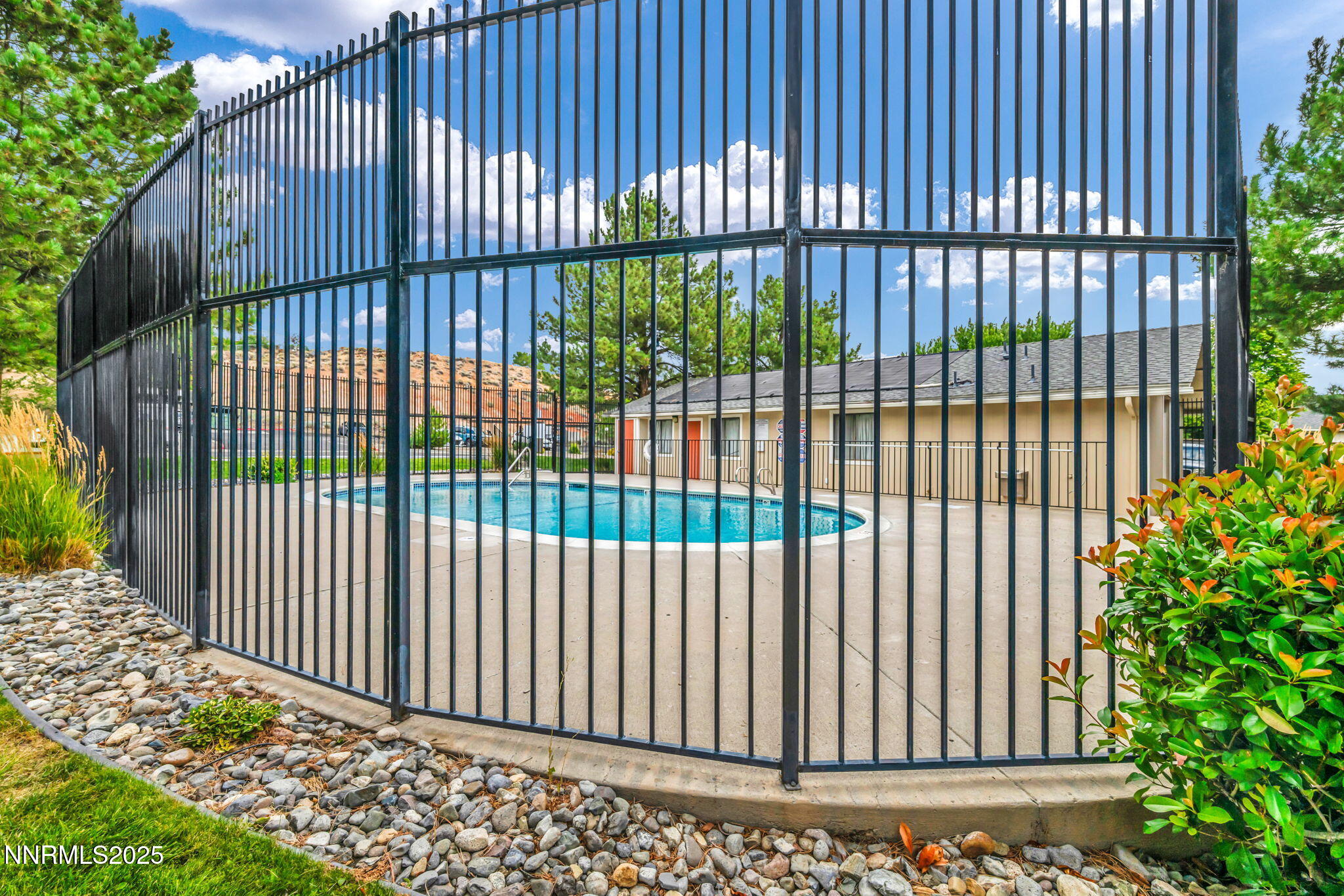 8-web-or-mls-3865-e-leonesio-dr-f2