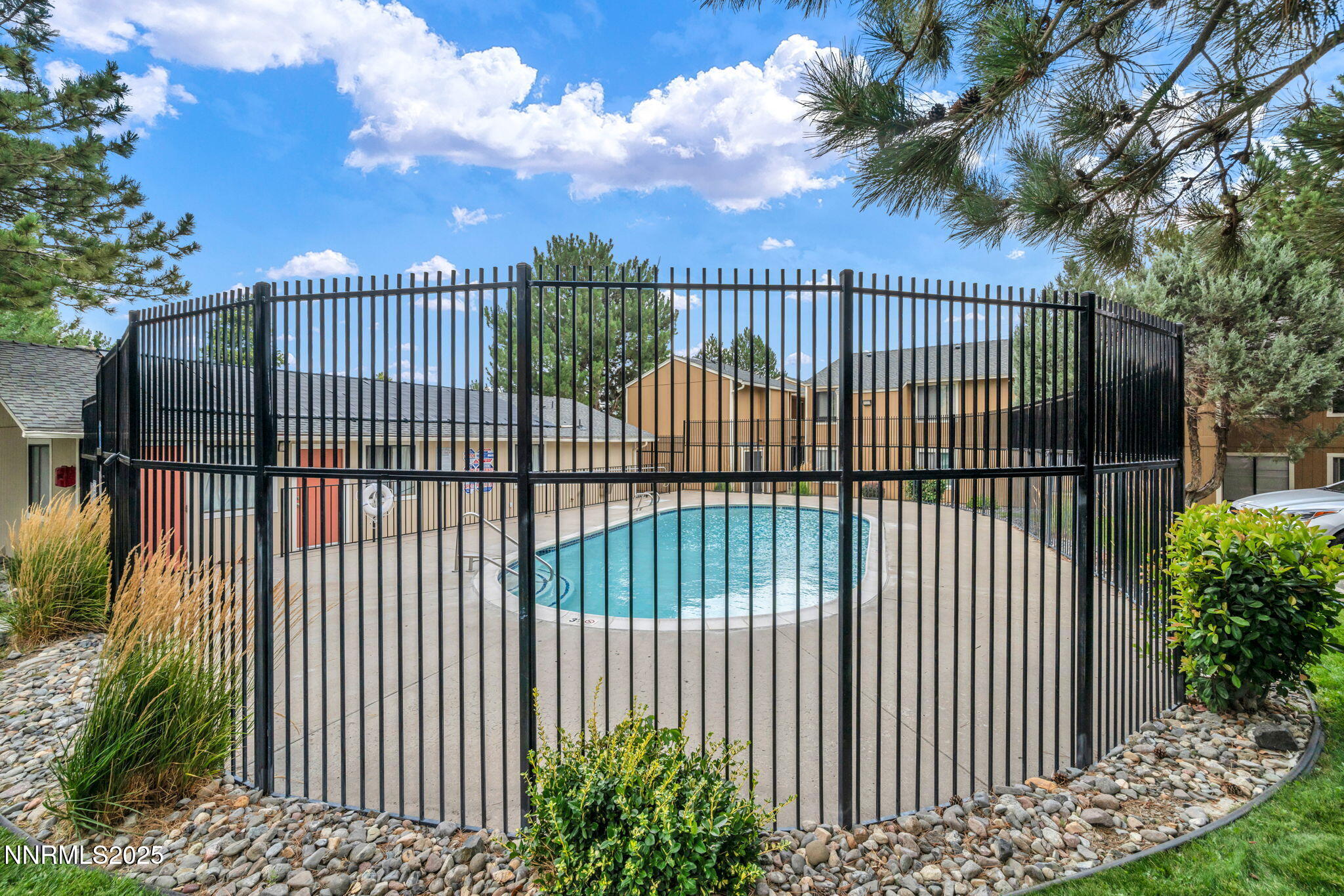 6-web-or-mls-3865-e-leonesio-dr-f2