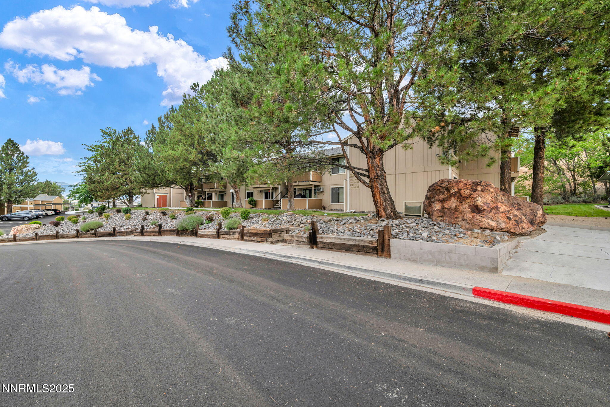 5-web-or-mls-3865-e-leonesio-dr-f2