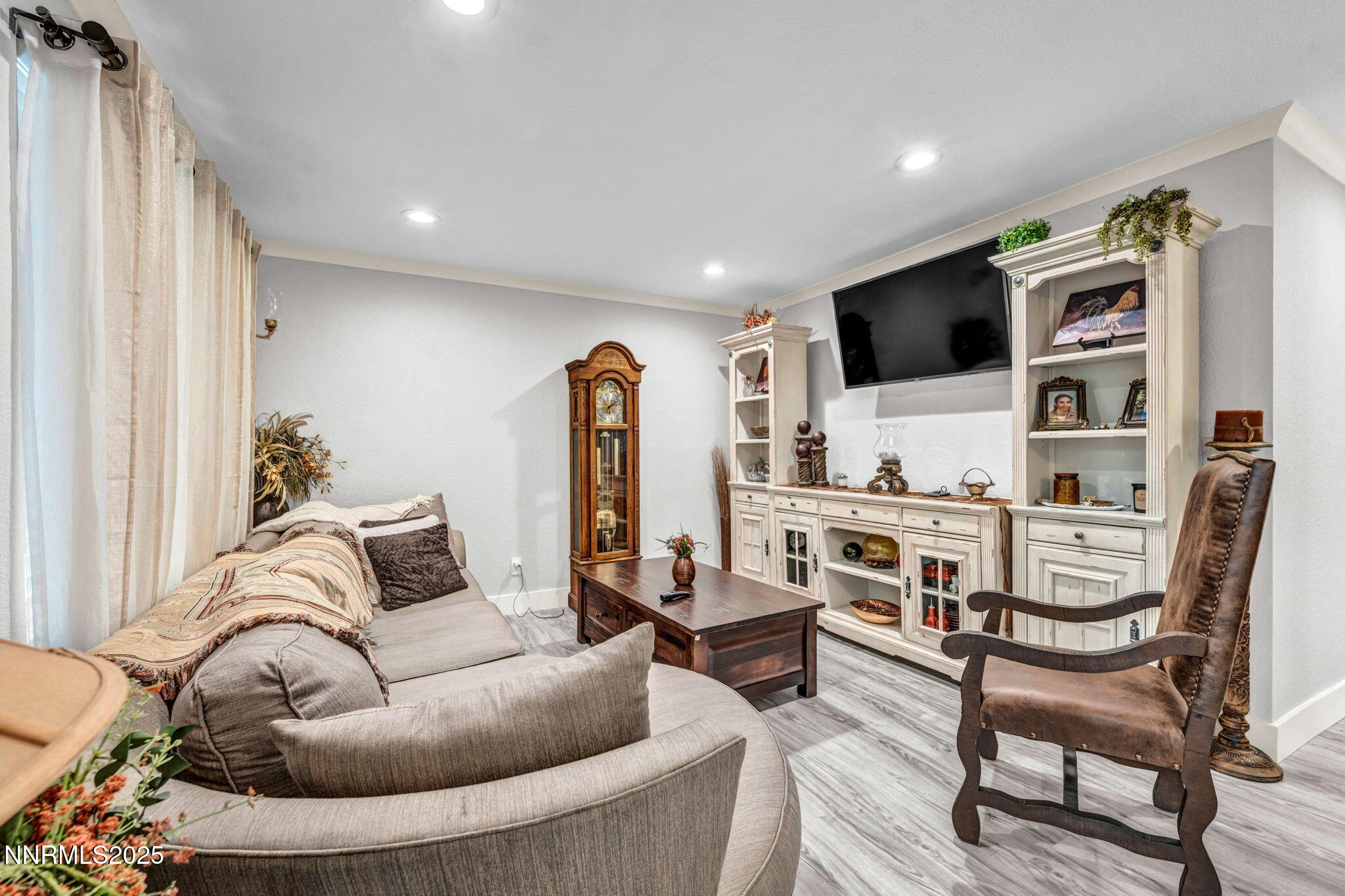 31-web-or-mls-3865-e-leonesio-dr-f2