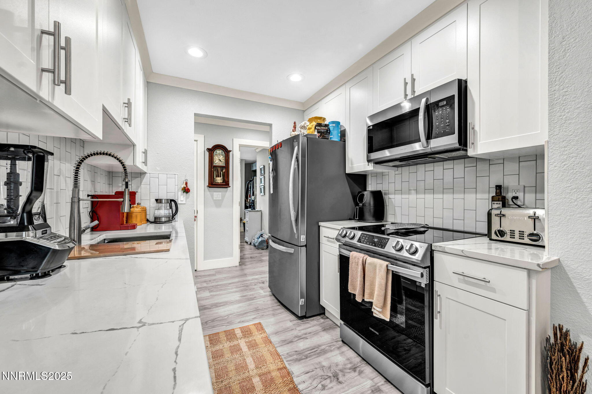 25-web-or-mls-3865-e-leonesio-dr-f2