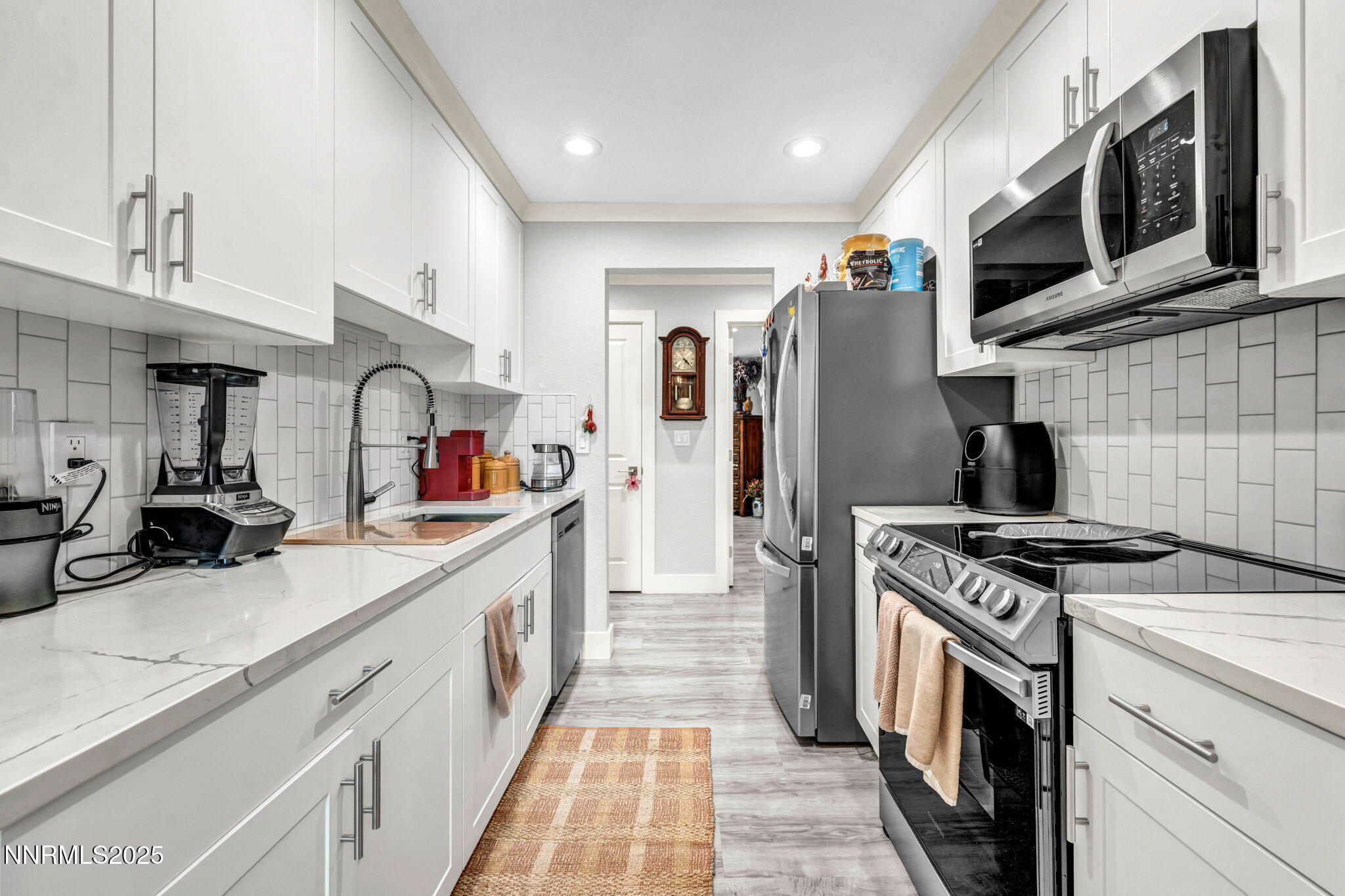 26-web-or-mls-3865-e-leonesio-dr-f2