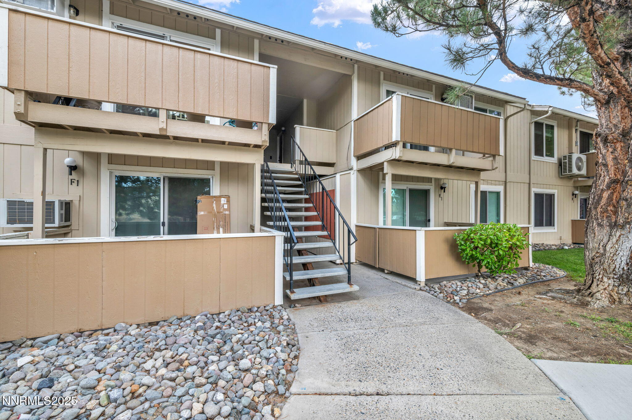 1-web-or-mls-3865-e-leonesio-dr-f2