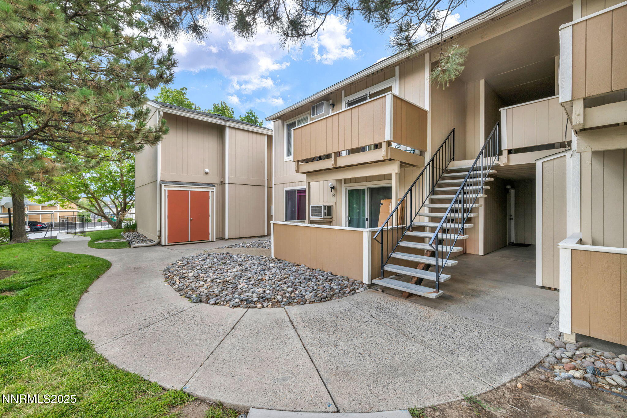 2-web-or-mls-3865-e-leonesio-dr-f2