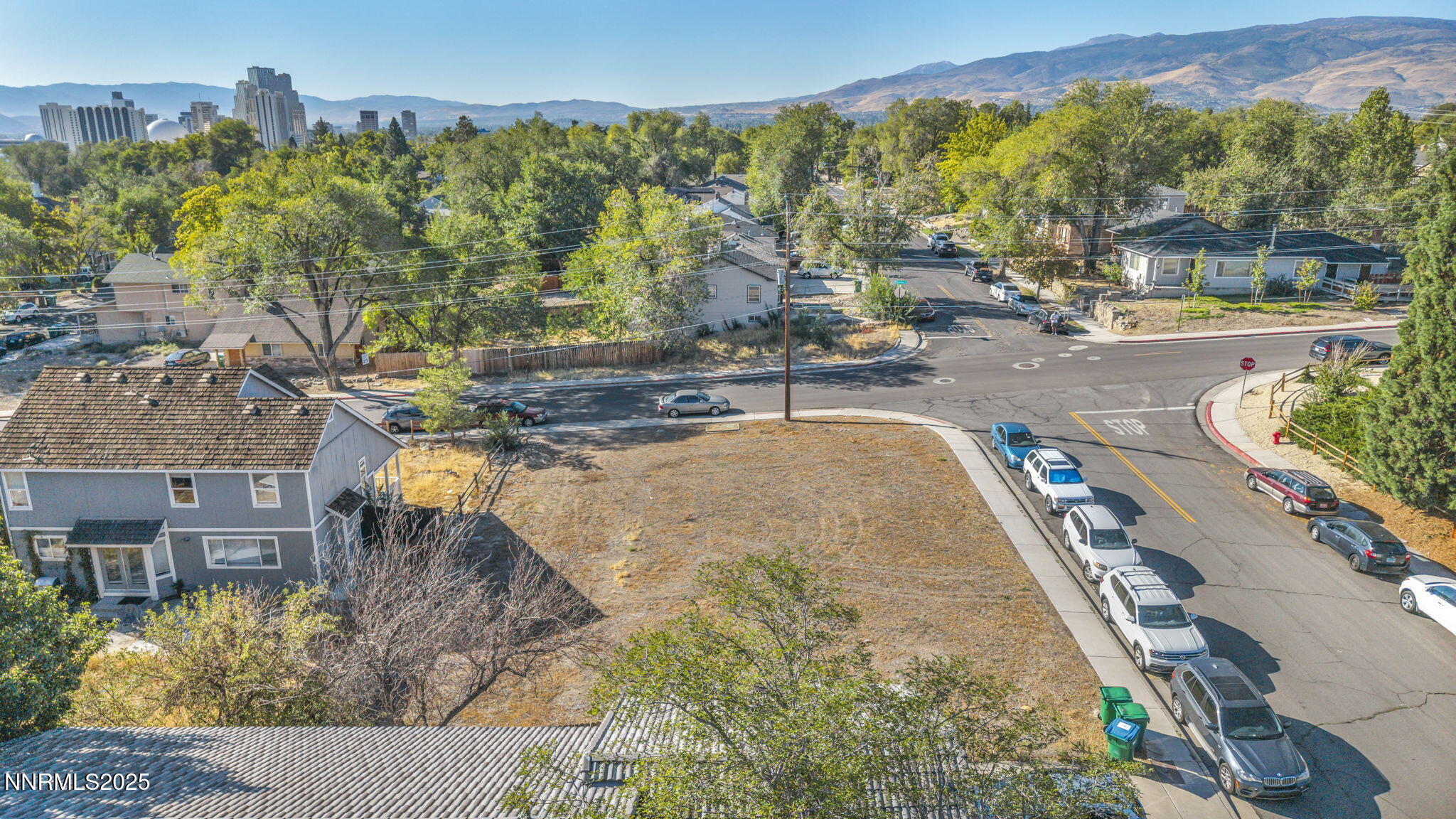 12-web-or-mls-595-college-dr