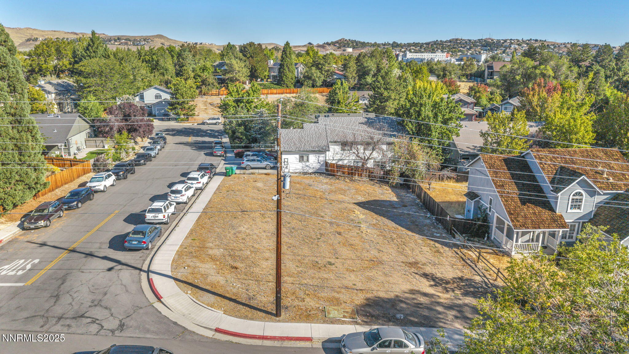 8-web-or-mls-595-college-dr