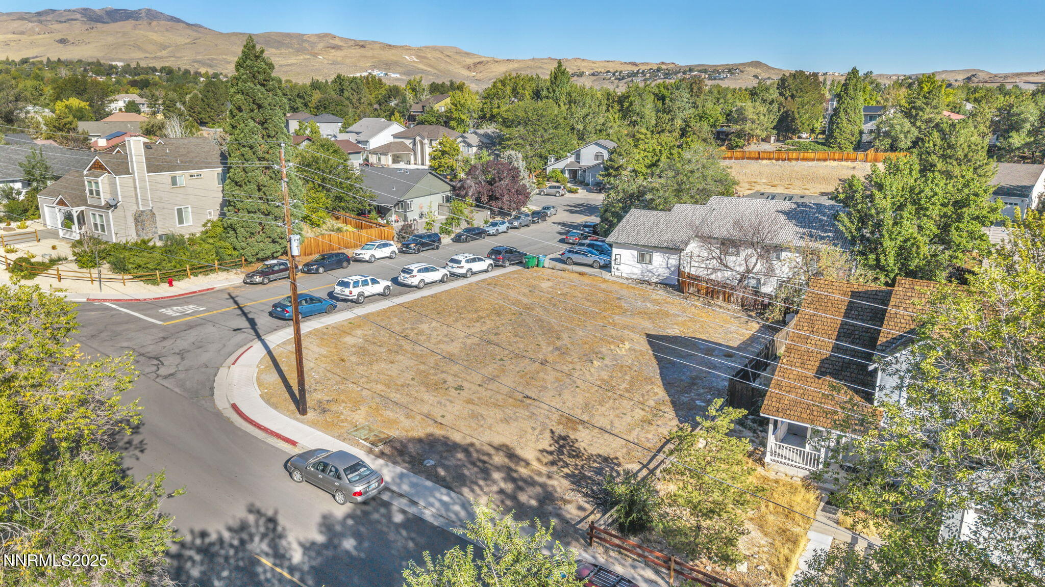 9-web-or-mls-595-college-dr