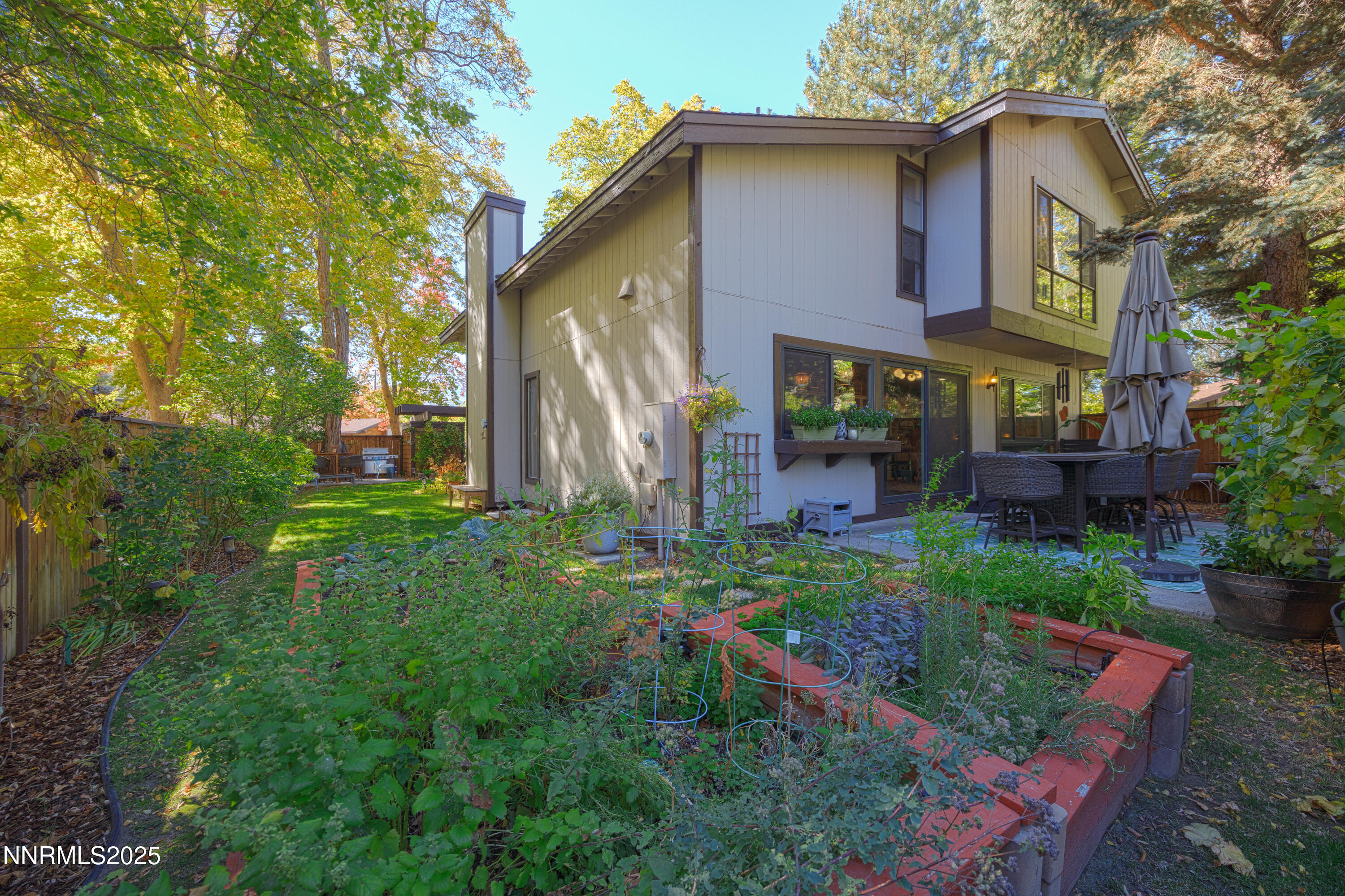 676 W Riverview side-back yard