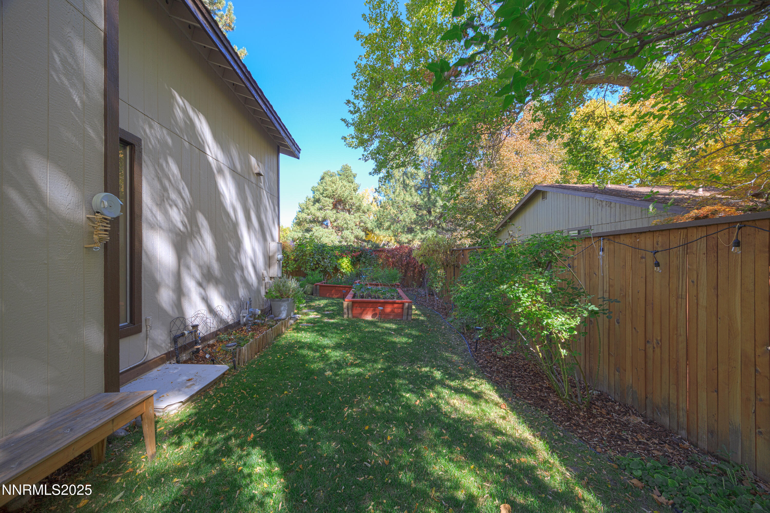 676 W Riverview Side Yard