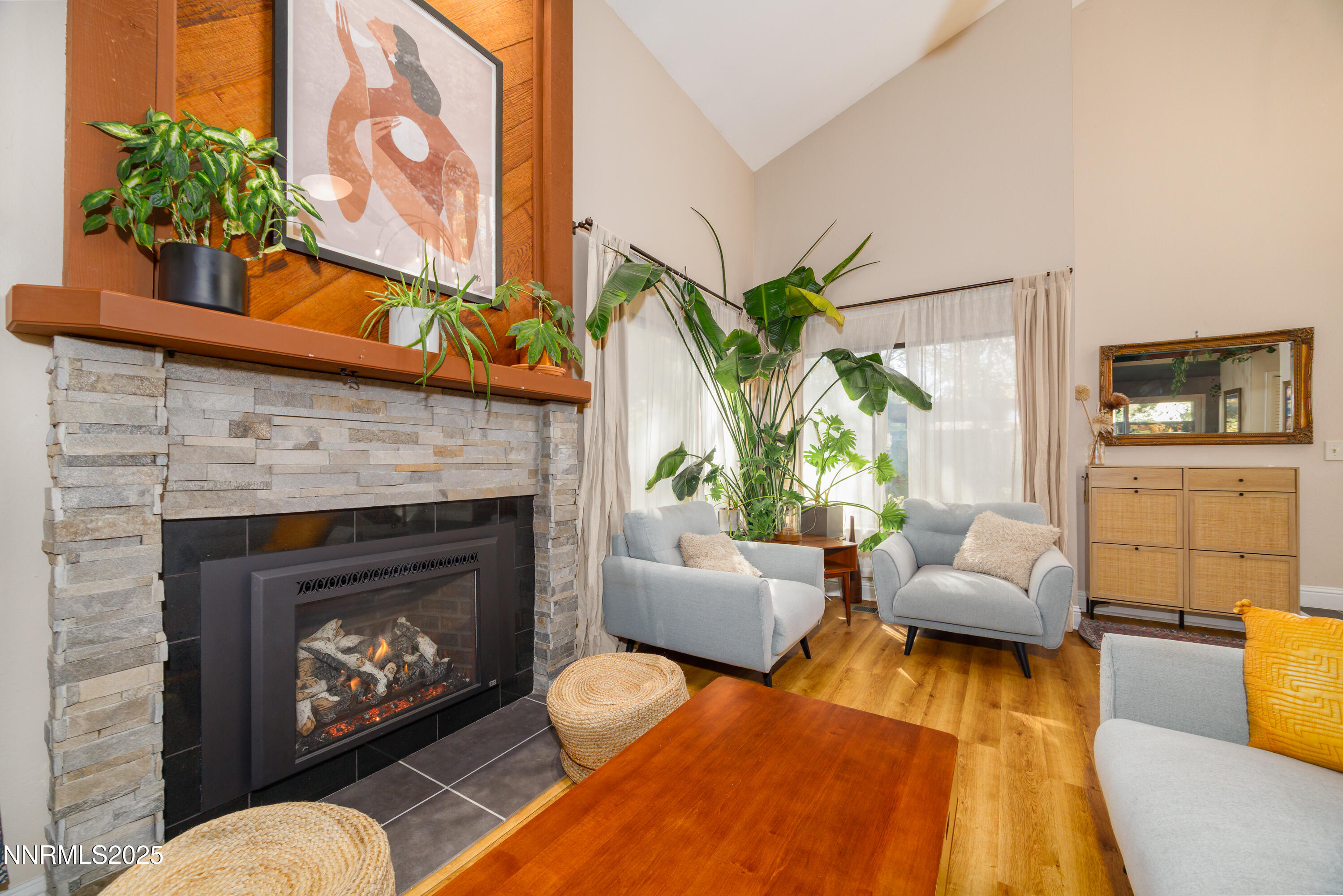 676 W Riverview Living Room 3