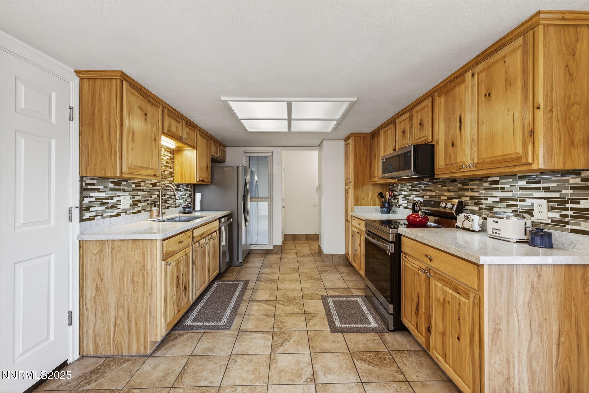 12-web-or-mls-3295 Sandra-12