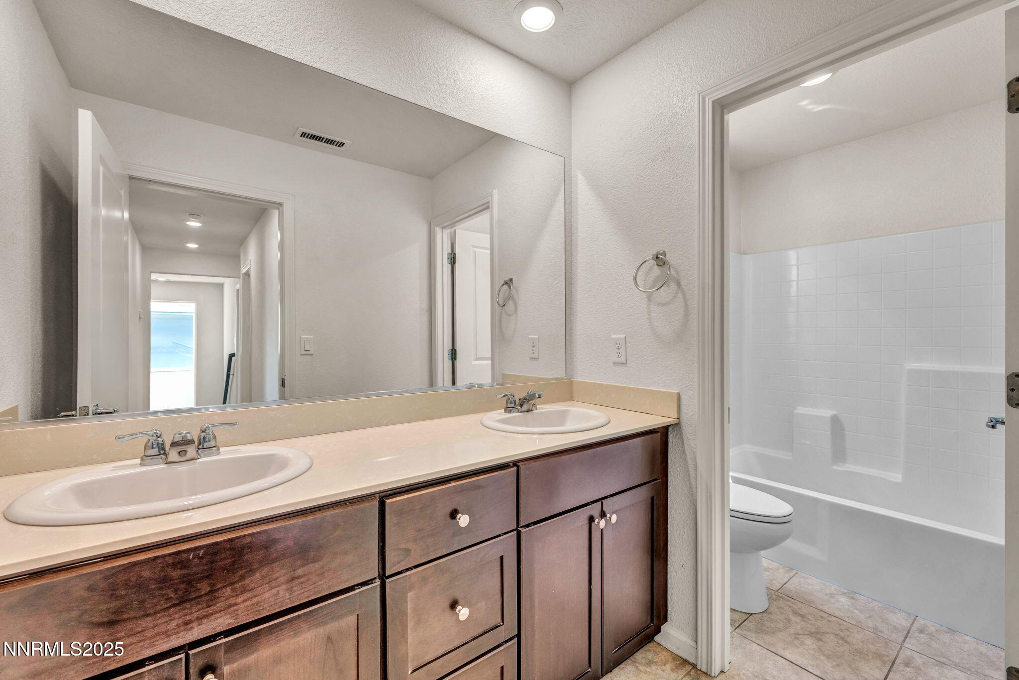 28-web-or-mls-8977-sagemoor-dr