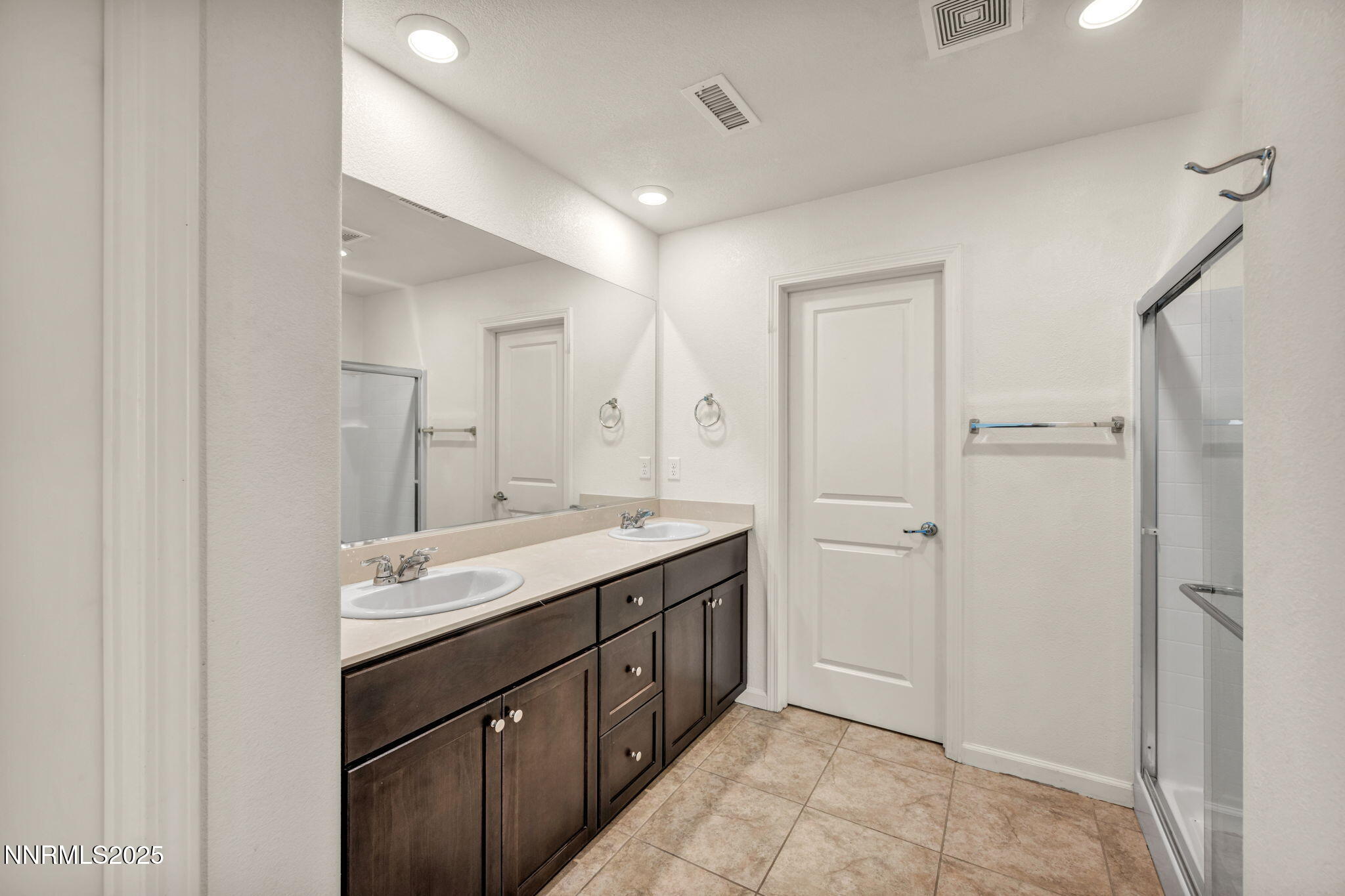 16-web-or-mls-8977-sagemoor-dr