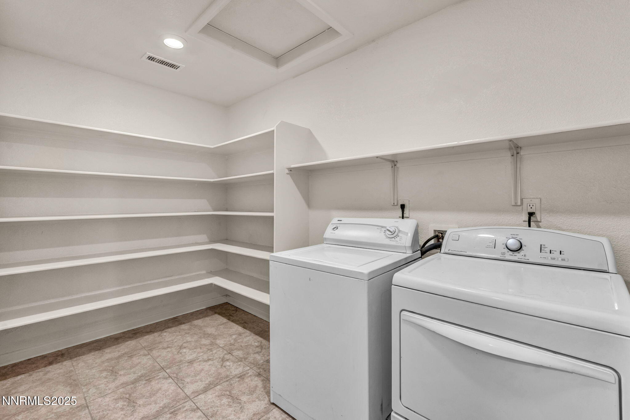 23-web-or-mls-8977-sagemoor-dr