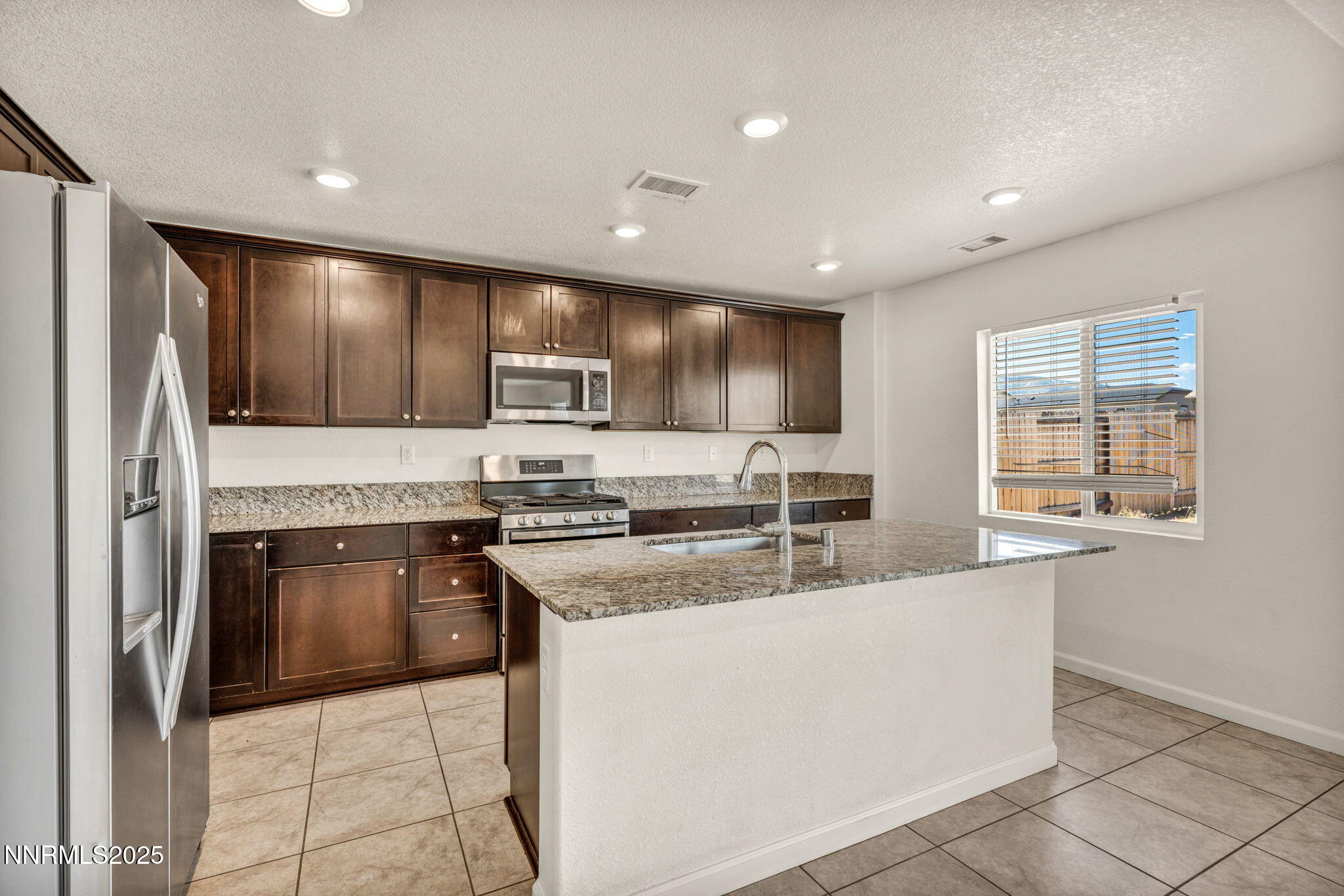 34-web-or-mls-8977-sagemoor-dr