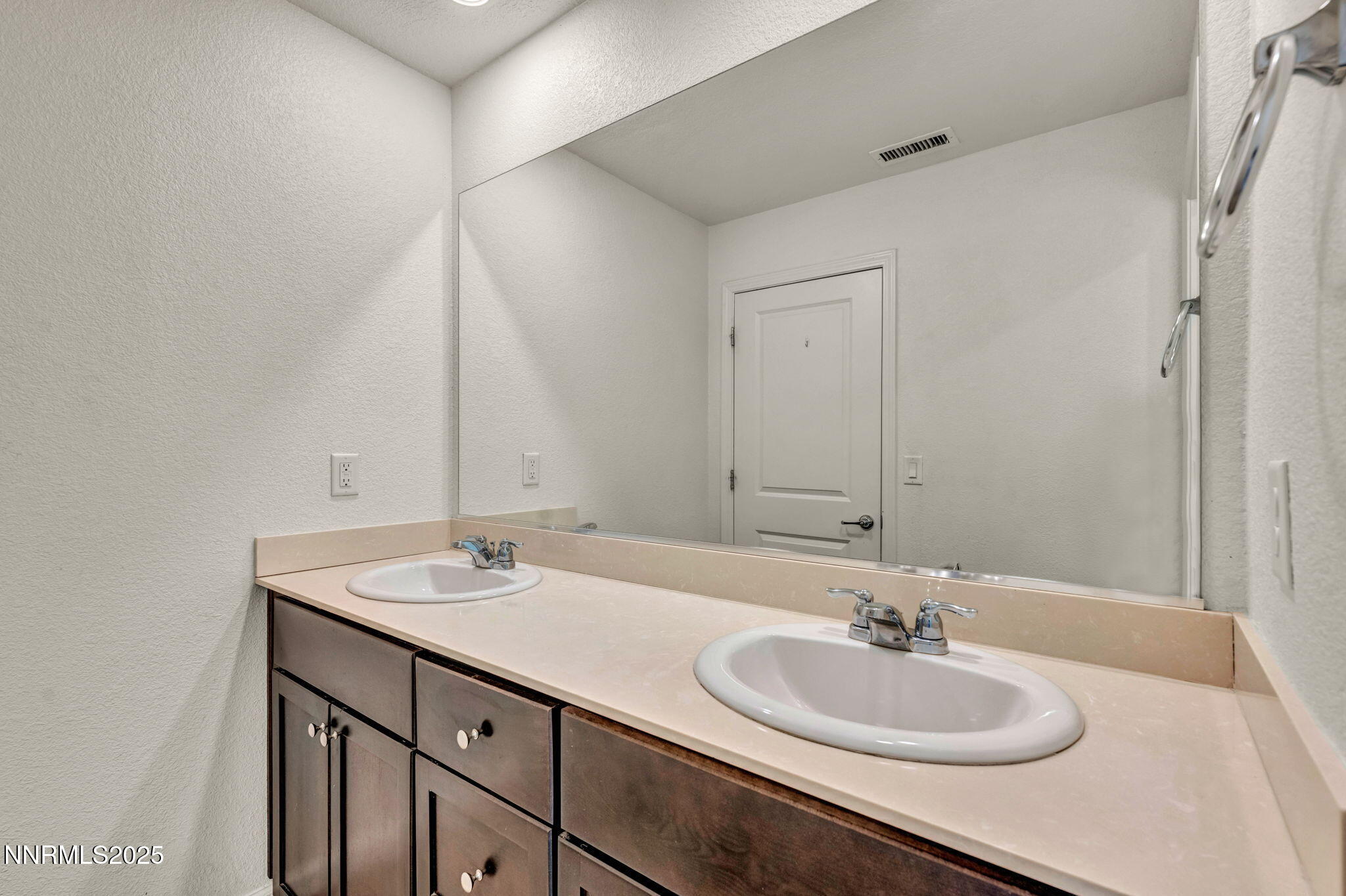 29-web-or-mls-8977-sagemoor-dr