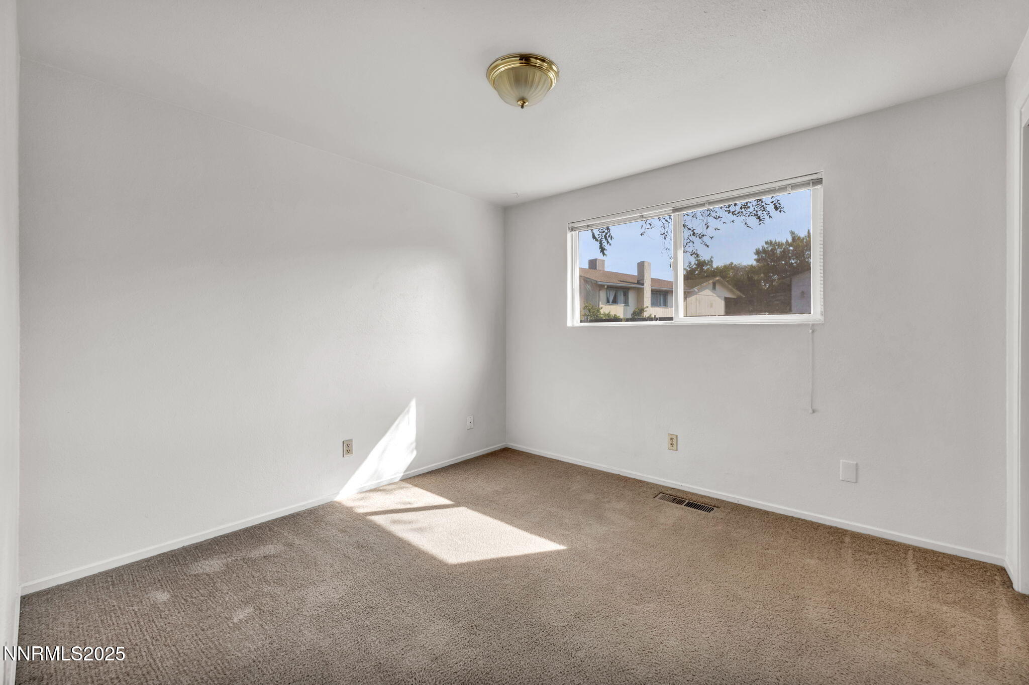 Carson City, Nevada 89701, United States, 3 Bedrooms Bedrooms, ,2 BathroomsBathrooms,Residential,Active,204006