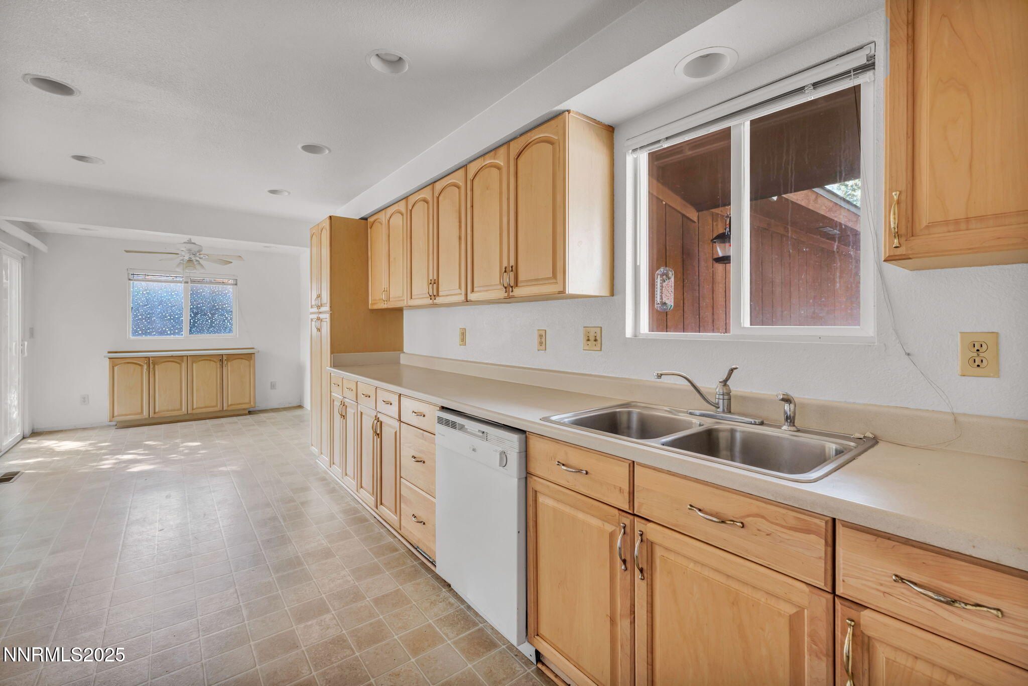 Carson City, Nevada 89701, United States, 3 Bedrooms Bedrooms, ,2 BathroomsBathrooms,Residential,Active,204006