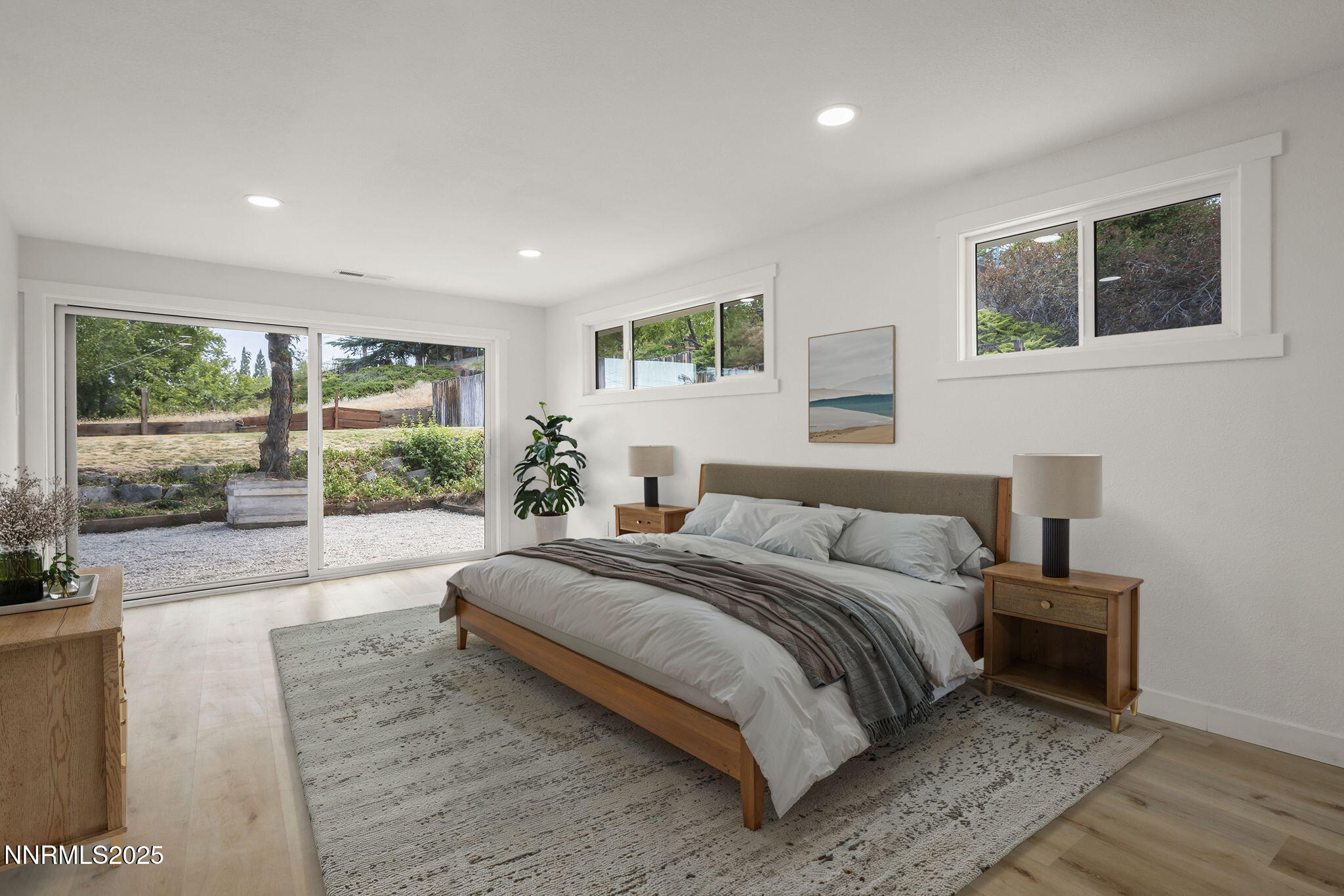 16-web-or-mls-2920_W_Moana_Lane_Primary_