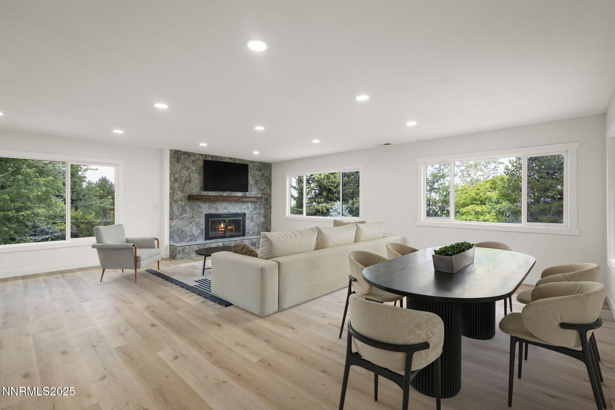 10-web-or-mls-2920_W_Moana_Lane_Living_D