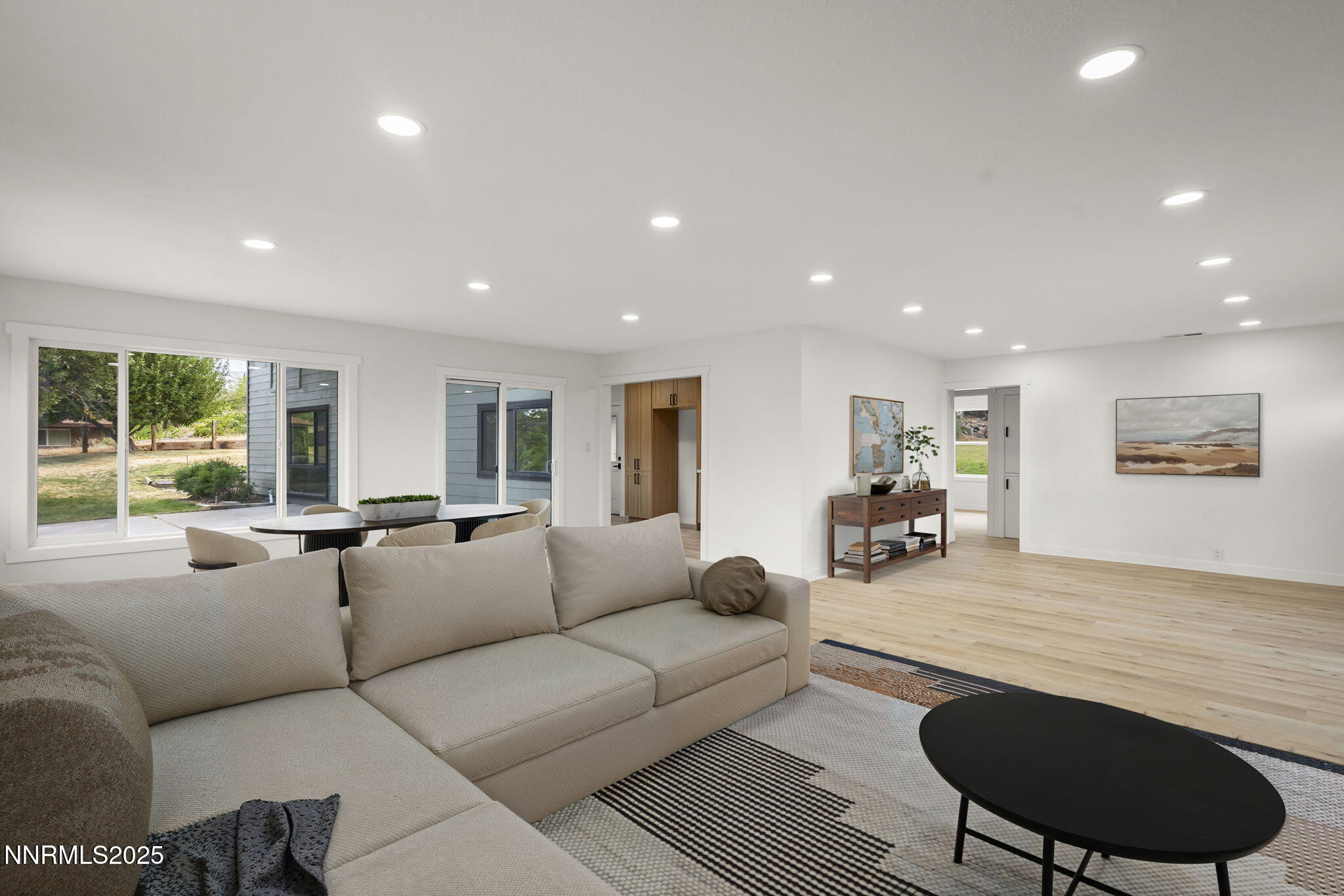 8-web-or-mls-2920_W_Moana_Lane_Living_Di