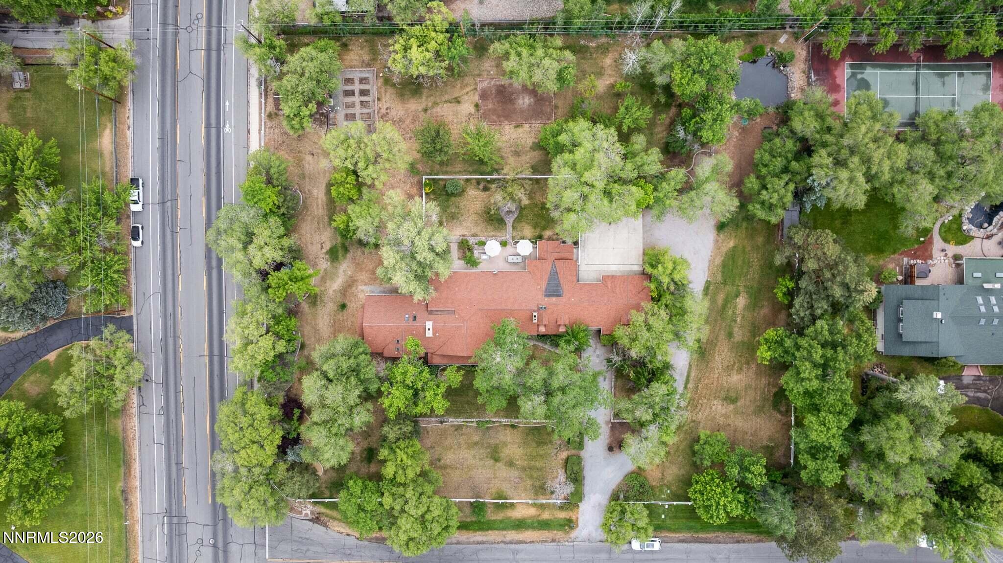 1400-Meadowview-Lane-4