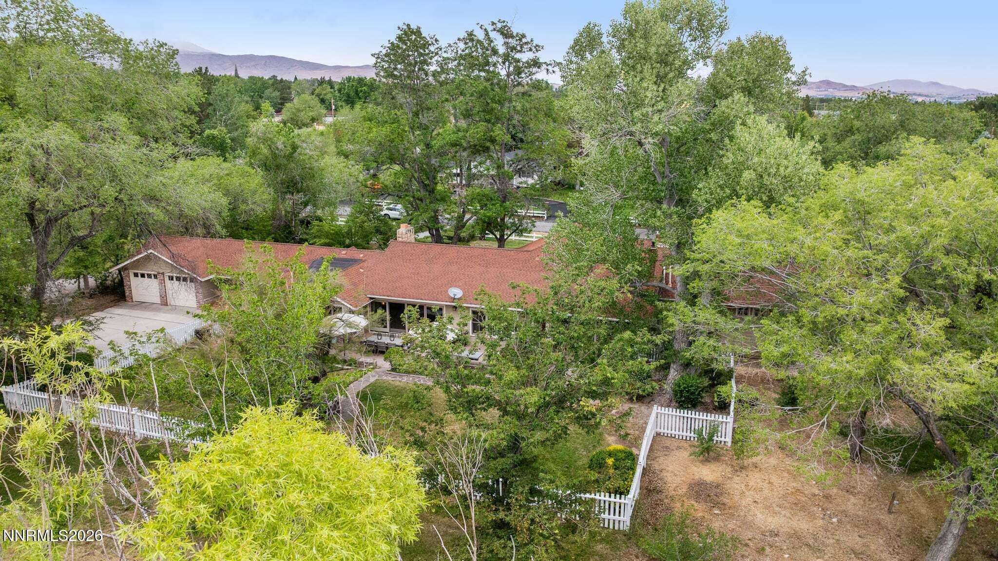 1400-Meadowview-Lane-5