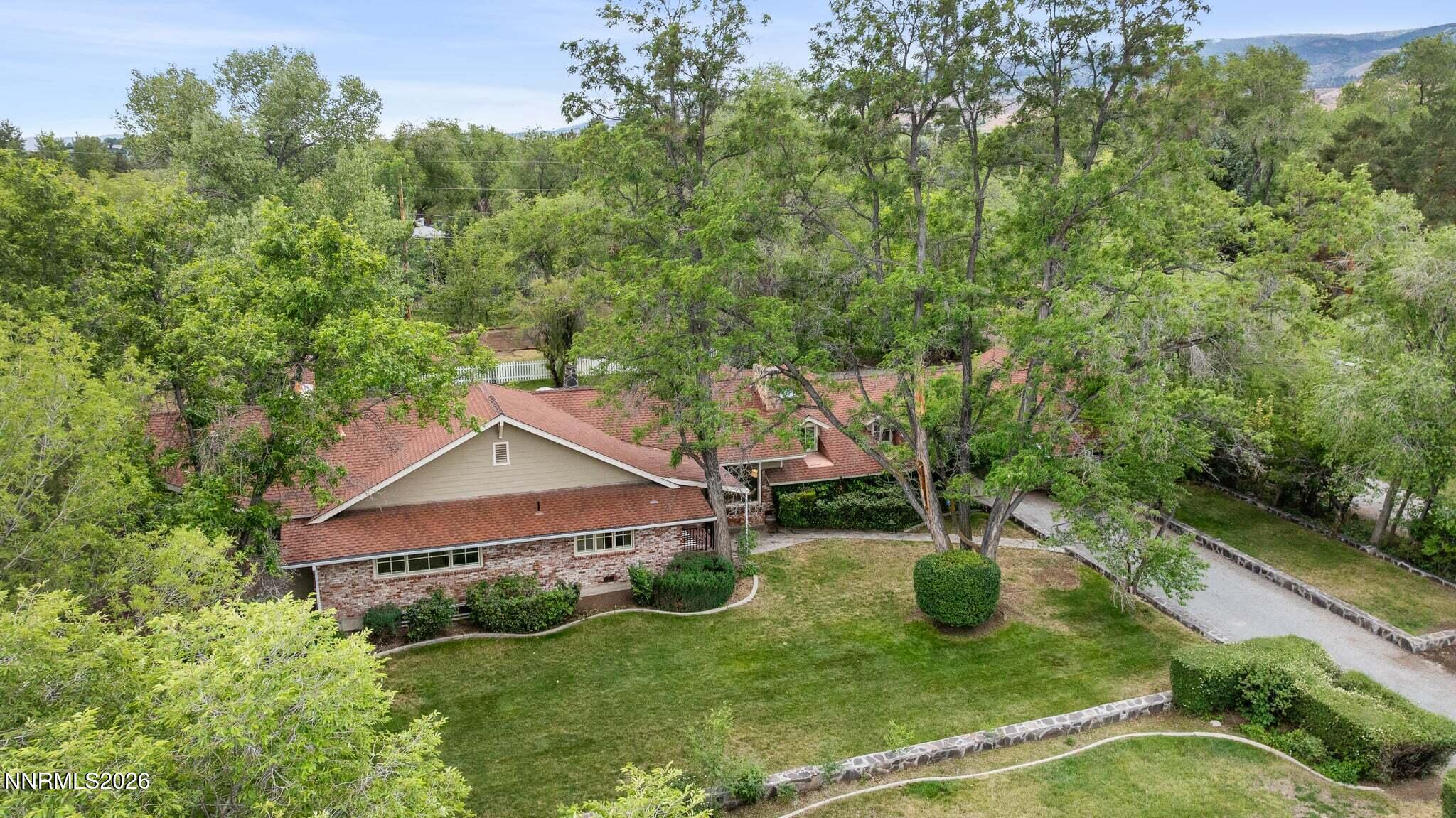 1400-Meadowview-Lane-3