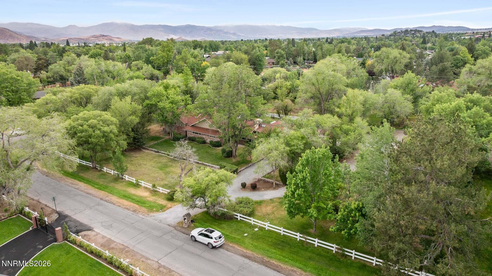 1400-Meadowview-Lane-11