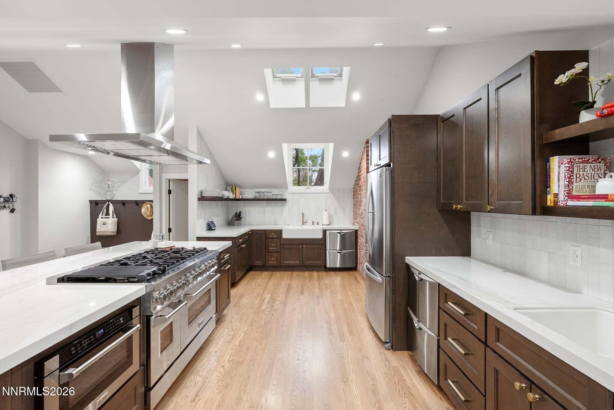 1400 Meadowview Lane