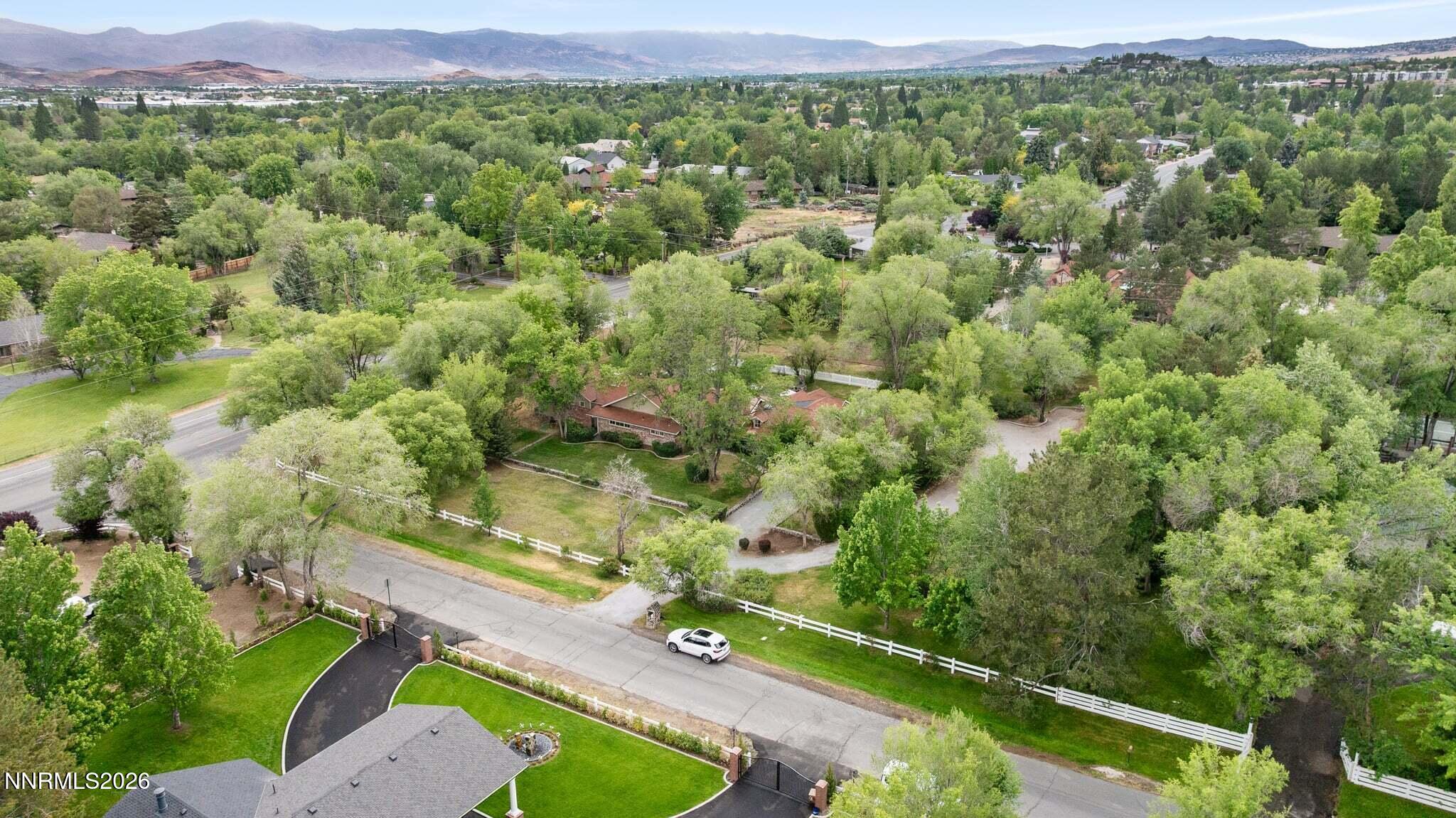 1400-Meadowview-Lane-12