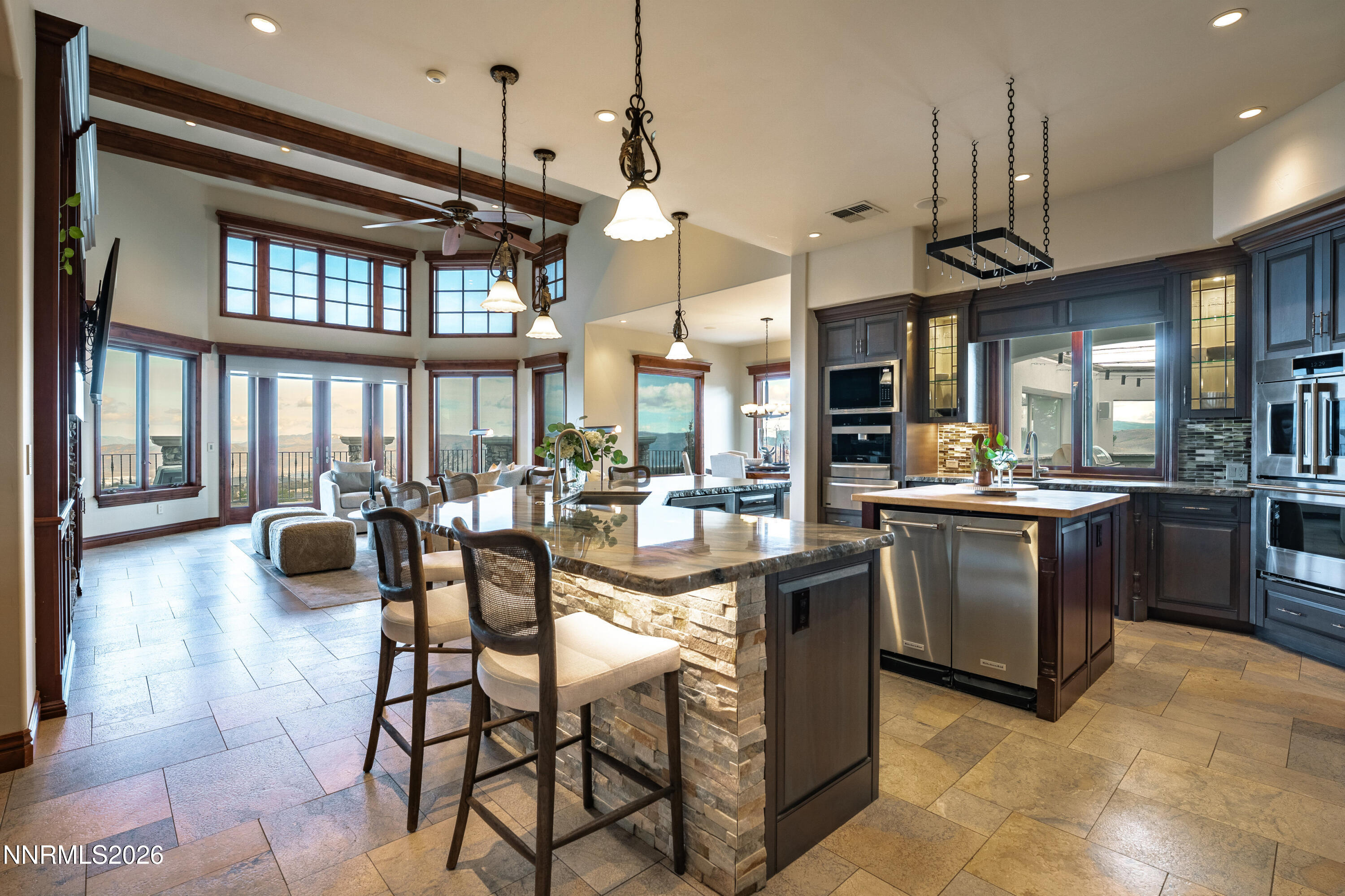 030_056_12360_high_vista-56_886_498