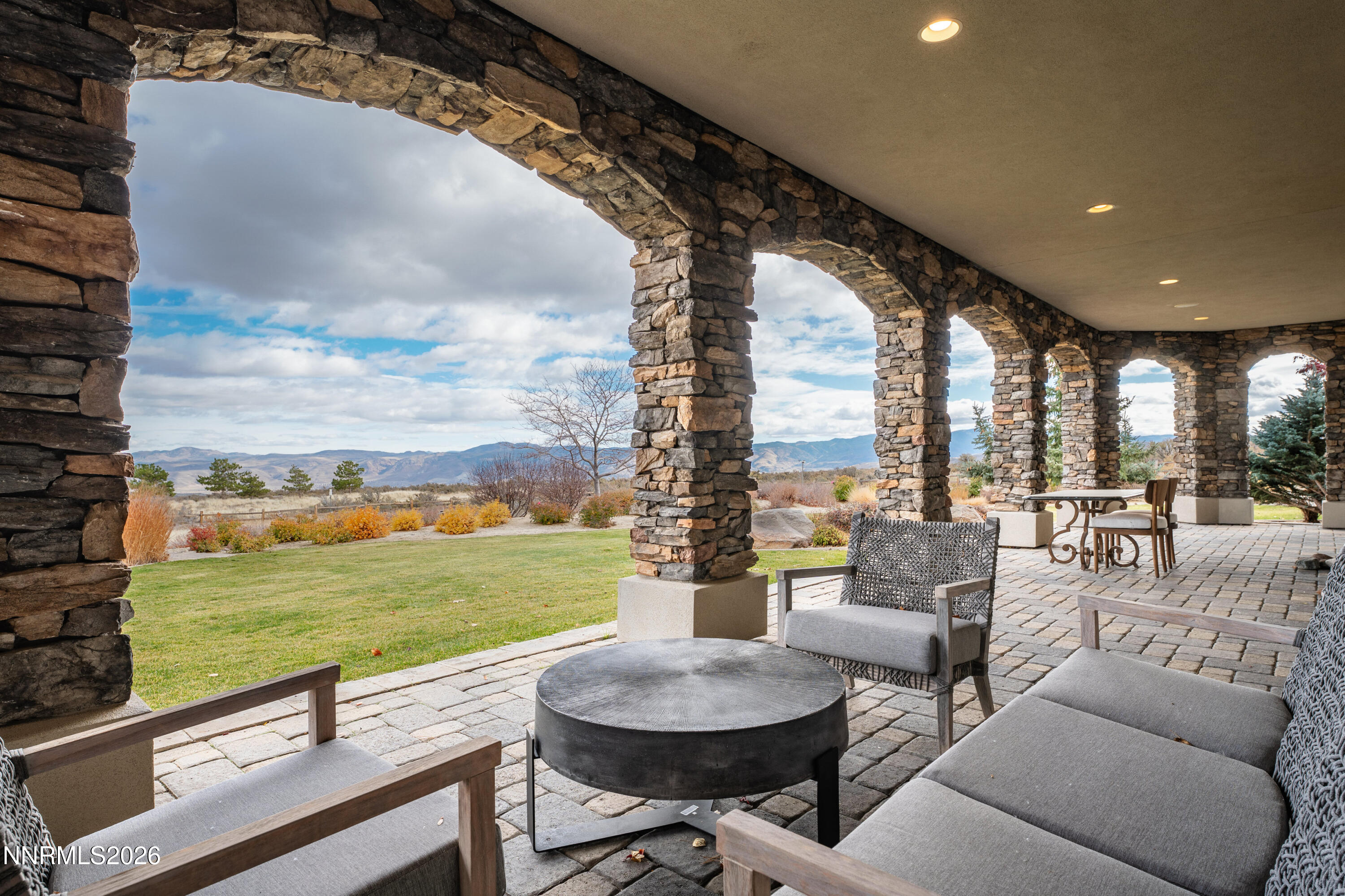 047_041_12360_high_vista-41_778_409