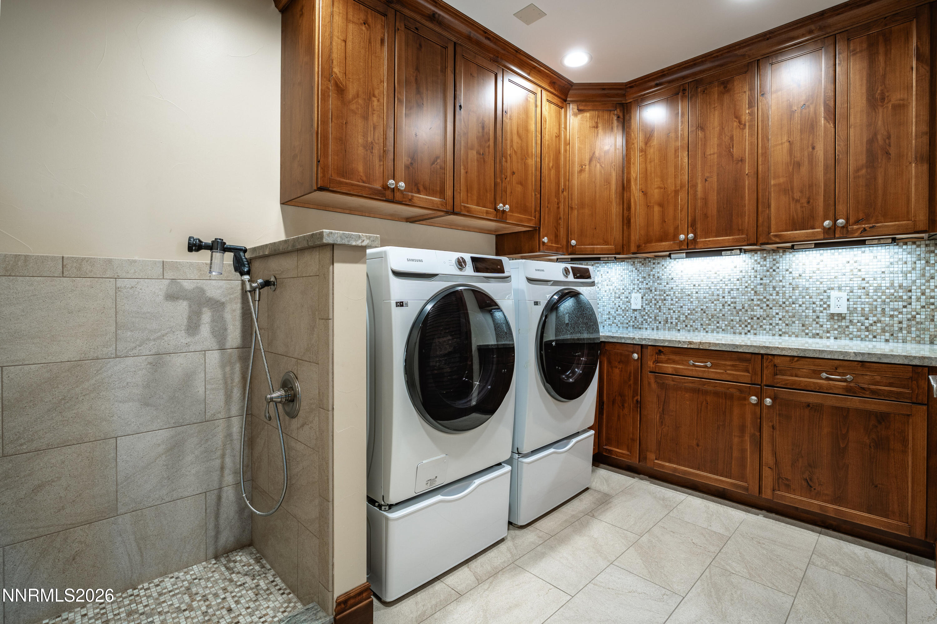 040_106_12360_high_vista-106_855_587