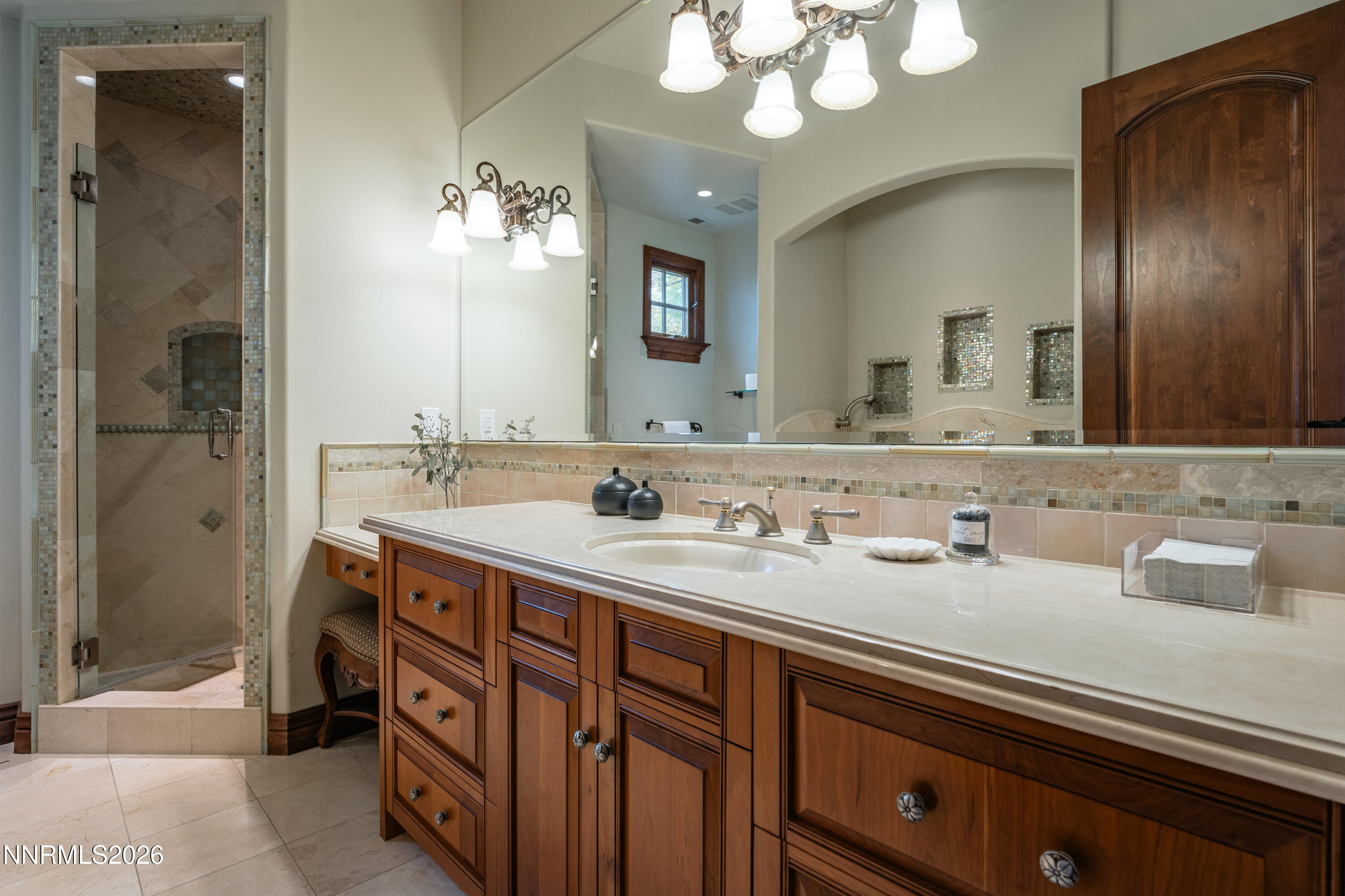 052_090_12360_high_vista-90_593_806