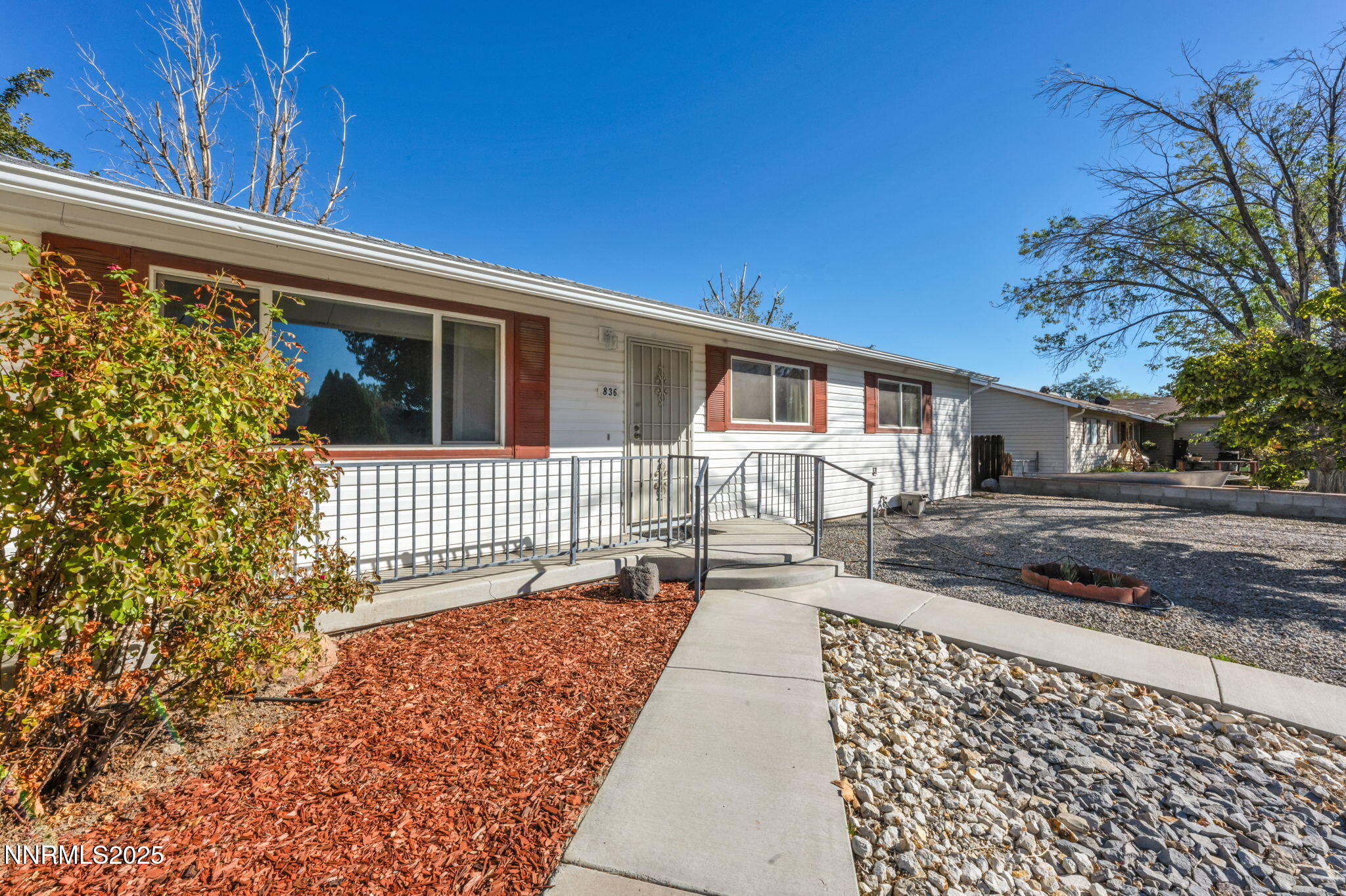 10-web-or-mls-836-e-st