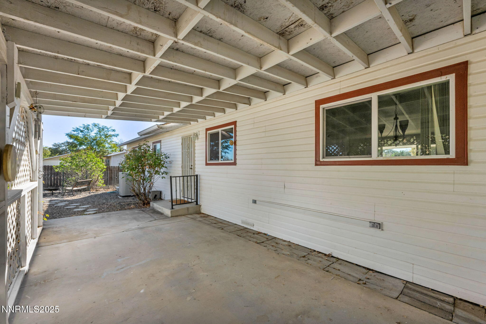 25-web-or-mls-836-e-st