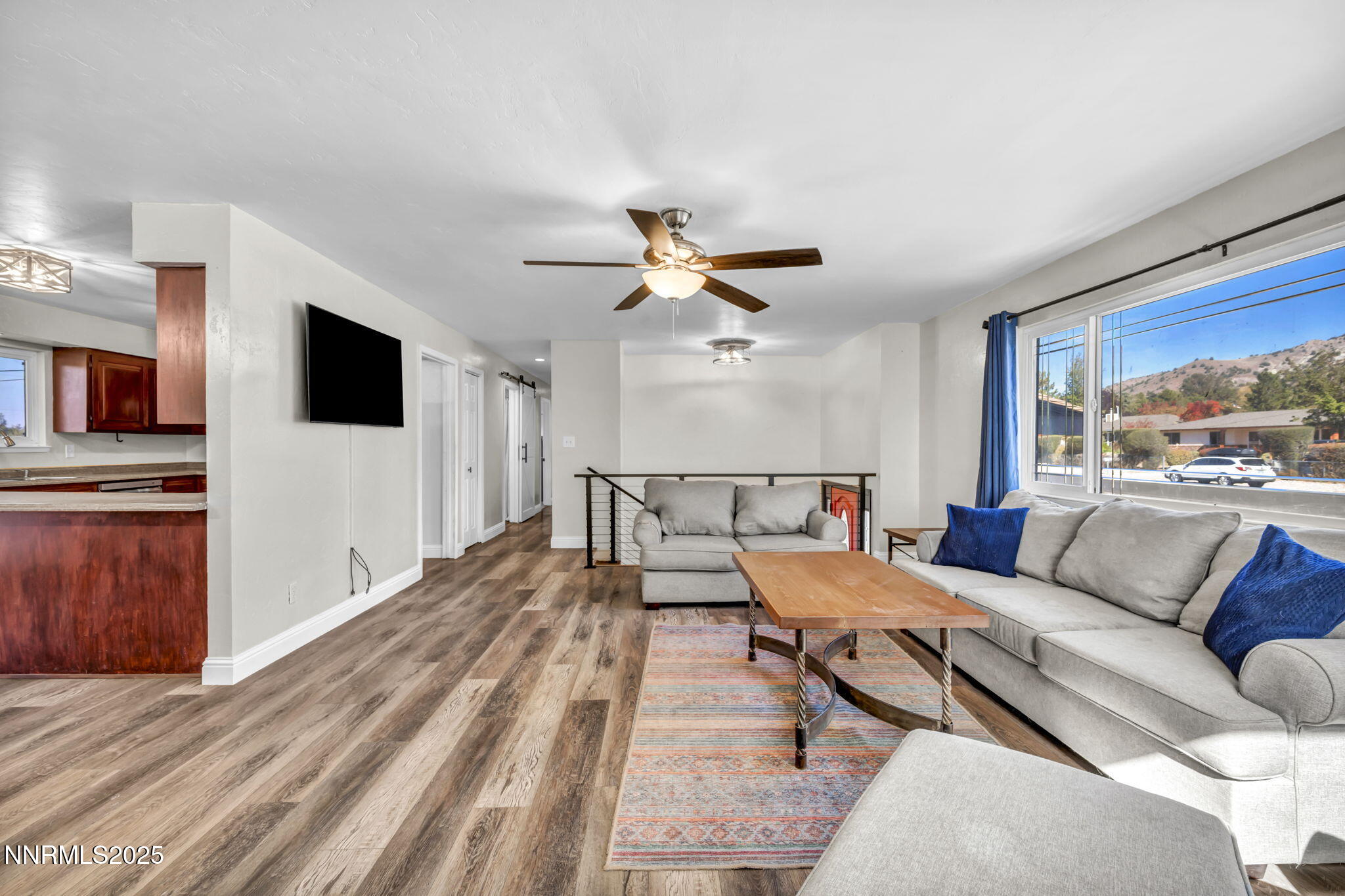 17-web-or-mls-14595-chamy-dr